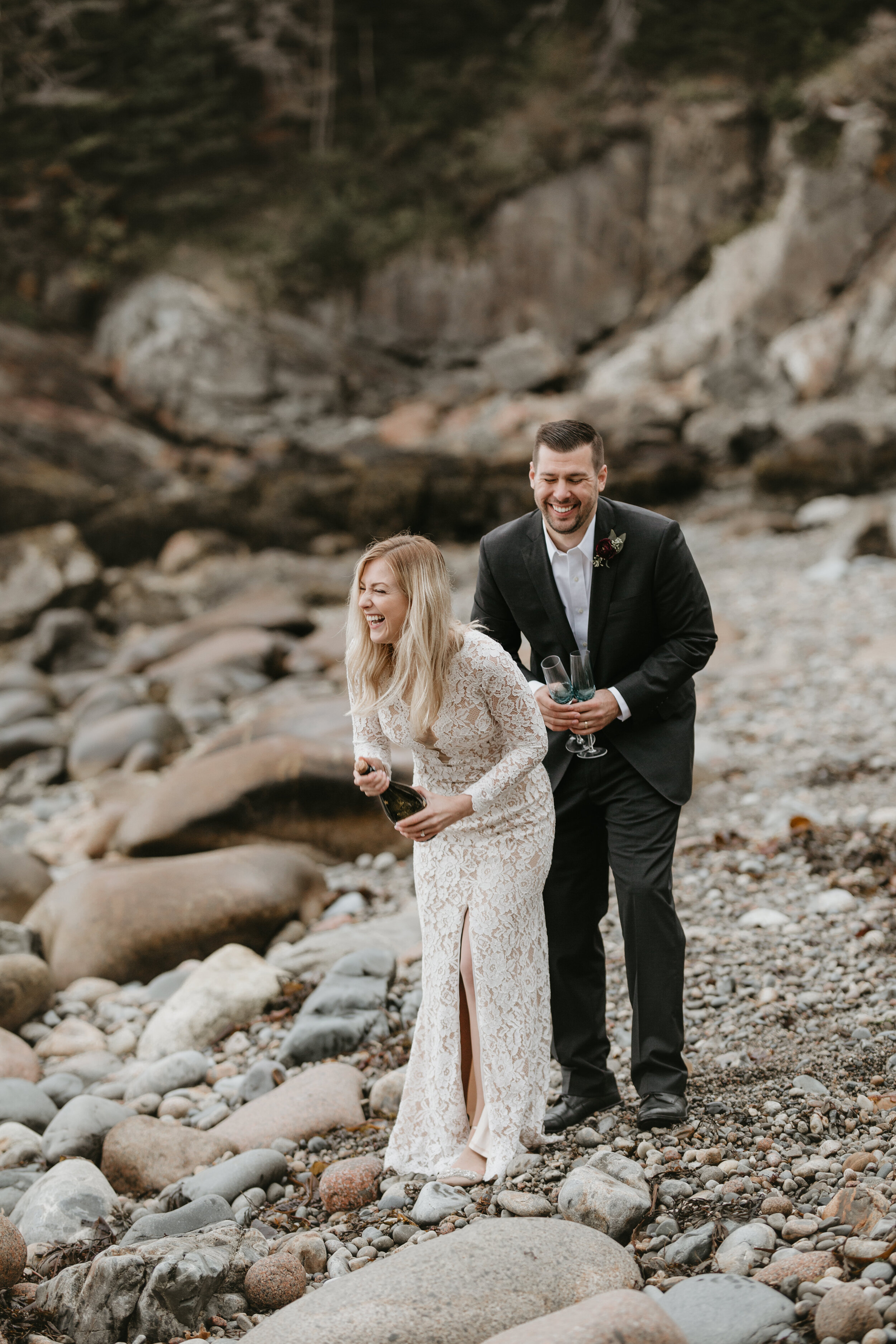 Nicole-Daacke-Photography-Acadia-national-park-elopement-photography-elopement-in-acadia-inspiration-maine-intimate-wedding-destination-elopement-photographer-rainy-day-maine-coast-bar-harbor-elopement-photography-182.jpg