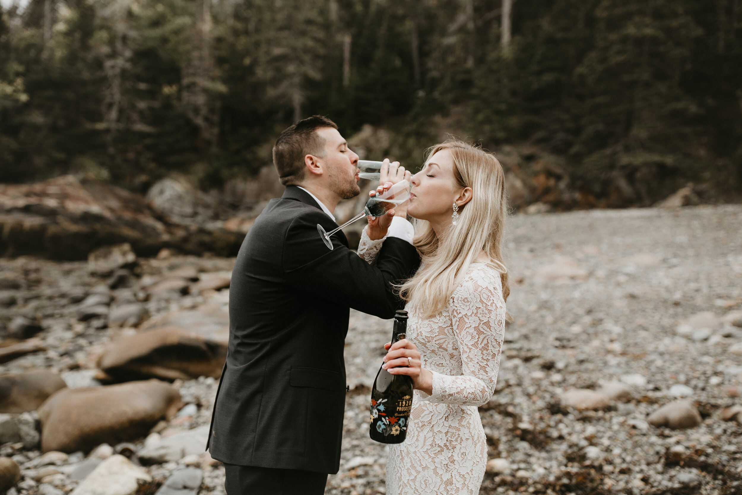 Nicole-Daacke-Photography-Acadia-national-park-elopement-photography-elopement-in-acadia-inspiration-maine-intimate-wedding-destination-elopement-photographer-rainy-day-maine-coast-bar-harbor-elopement-photography-187.jpg