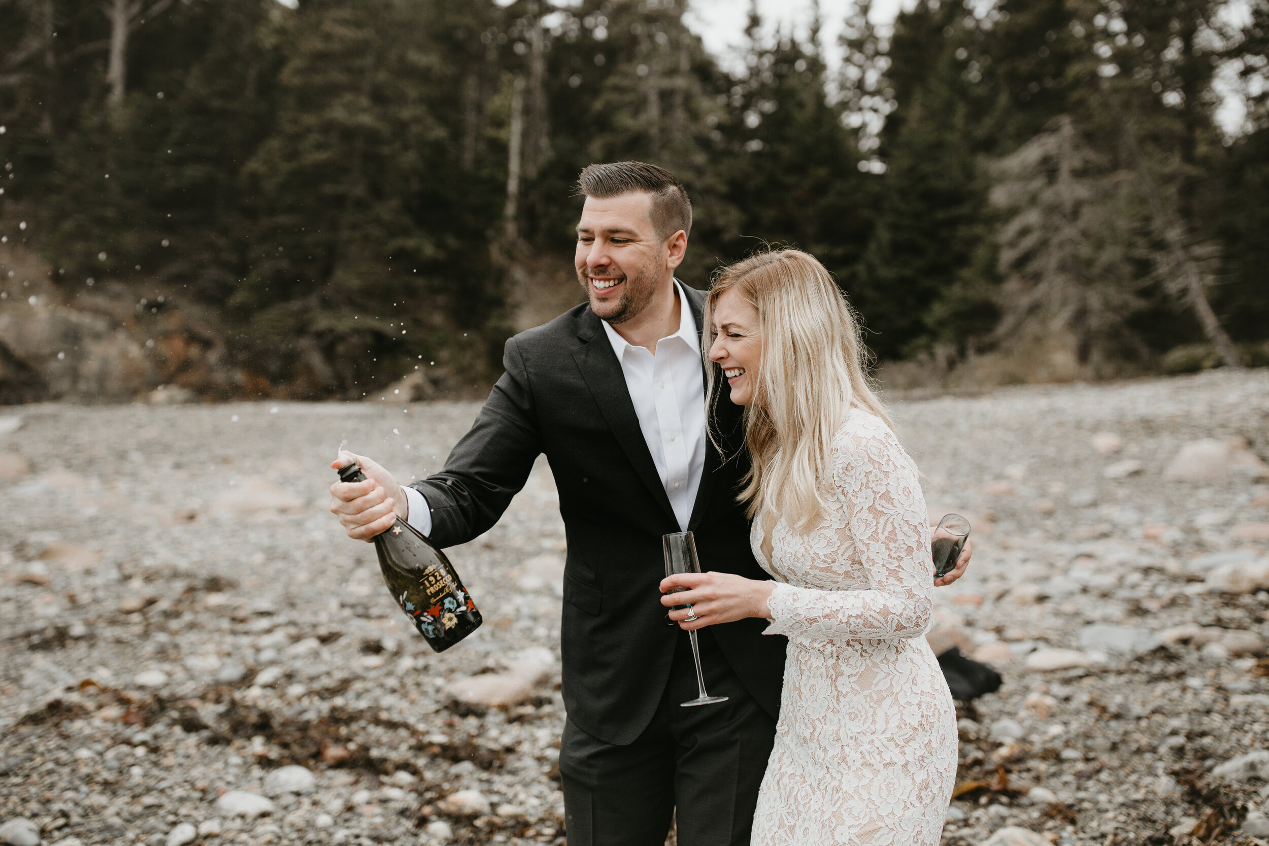 Nicole-Daacke-Photography-Acadia-national-park-elopement-photography-elopement-in-acadia-inspiration-maine-intimate-wedding-destination-elopement-photographer-rainy-day-maine-coast-bar-harbor-elopement-photography-188.jpg