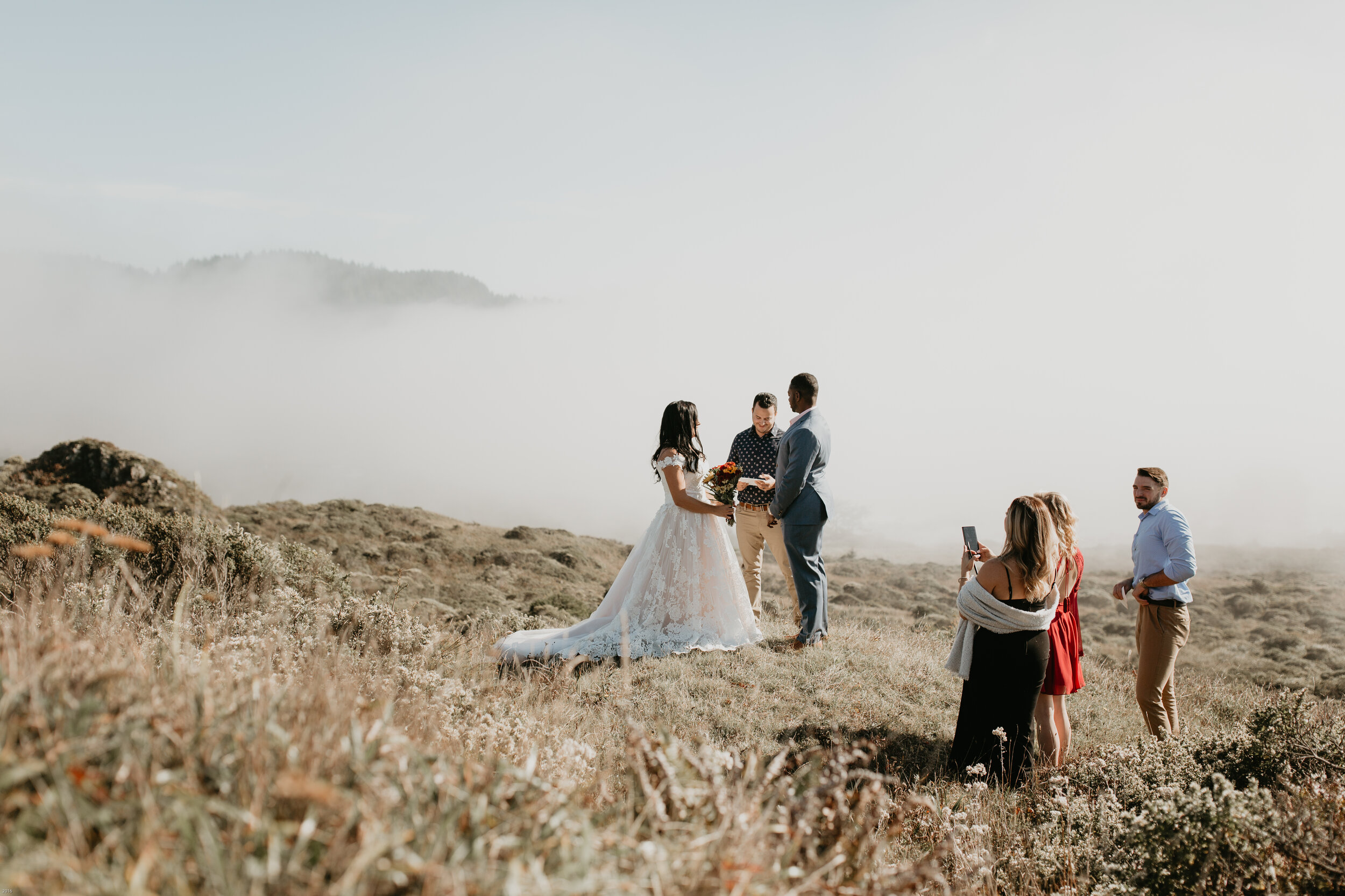 oregon-coast-elopement-at-samuel-boardman-state-park-scenic-road-southern-oregon-coast-elopement-photographer-Nicole-Daacke-Photography-111.jpg