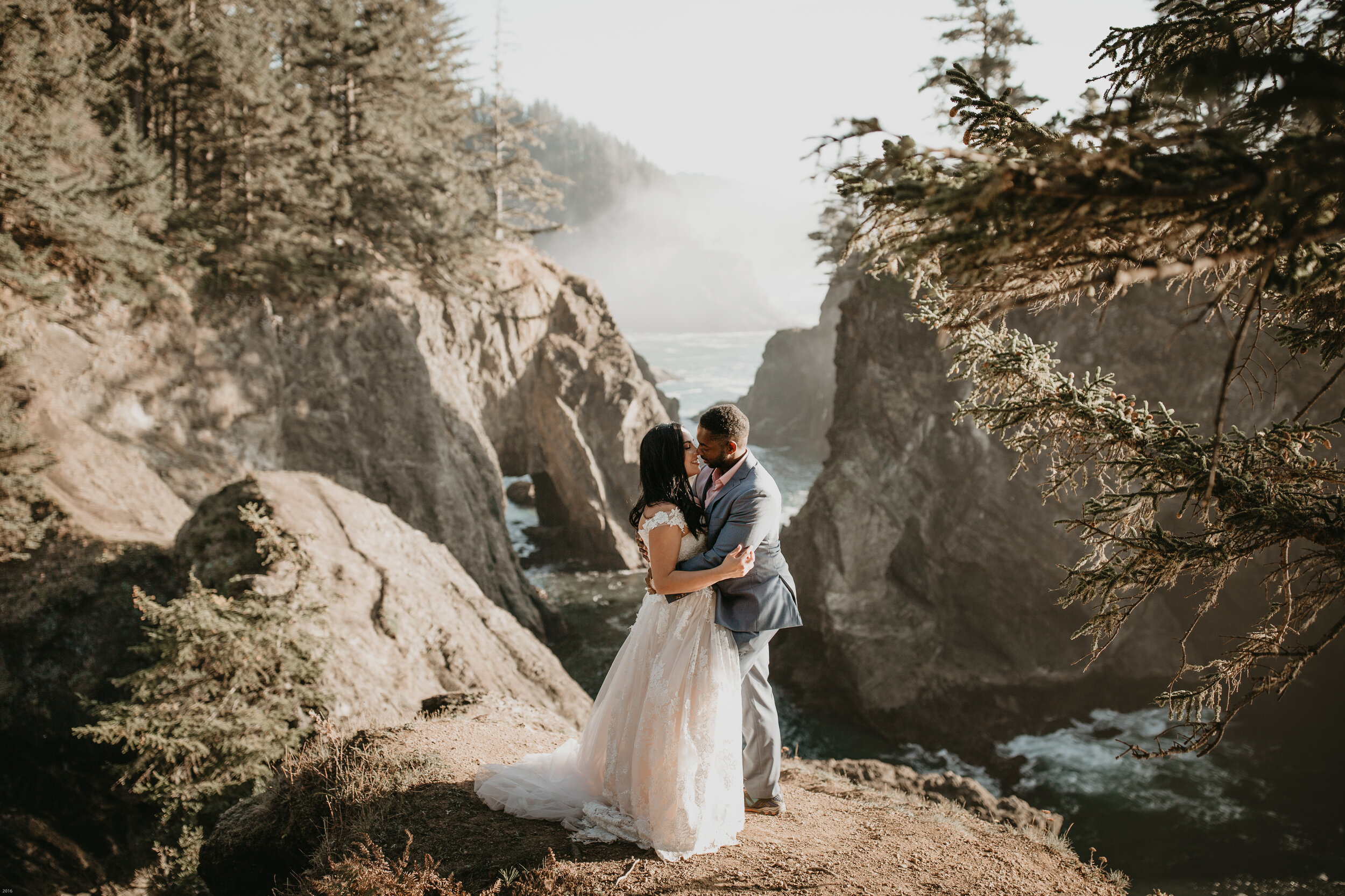 oregon-coast-elopement-at-samuel-boardman-state-park-scenic-road-southern-oregon-coast-elopement-photographer-Nicole-Daacke-Photography-161.jpg