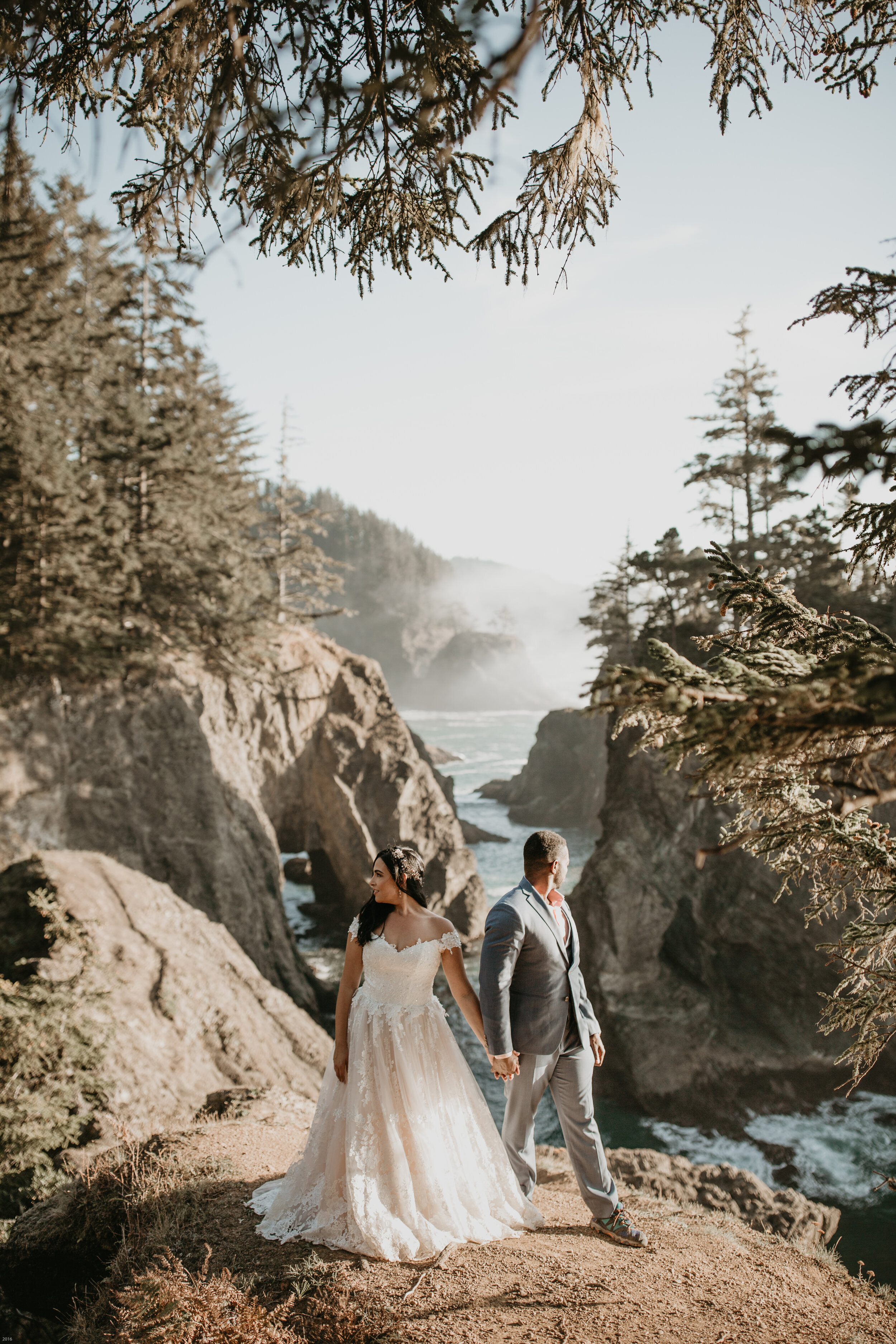 oregon-coast-elopement-at-samuel-boardman-state-park-scenic-road-southern-oregon-coast-elopement-photographer-Nicole-Daacke-Photography-160.jpg