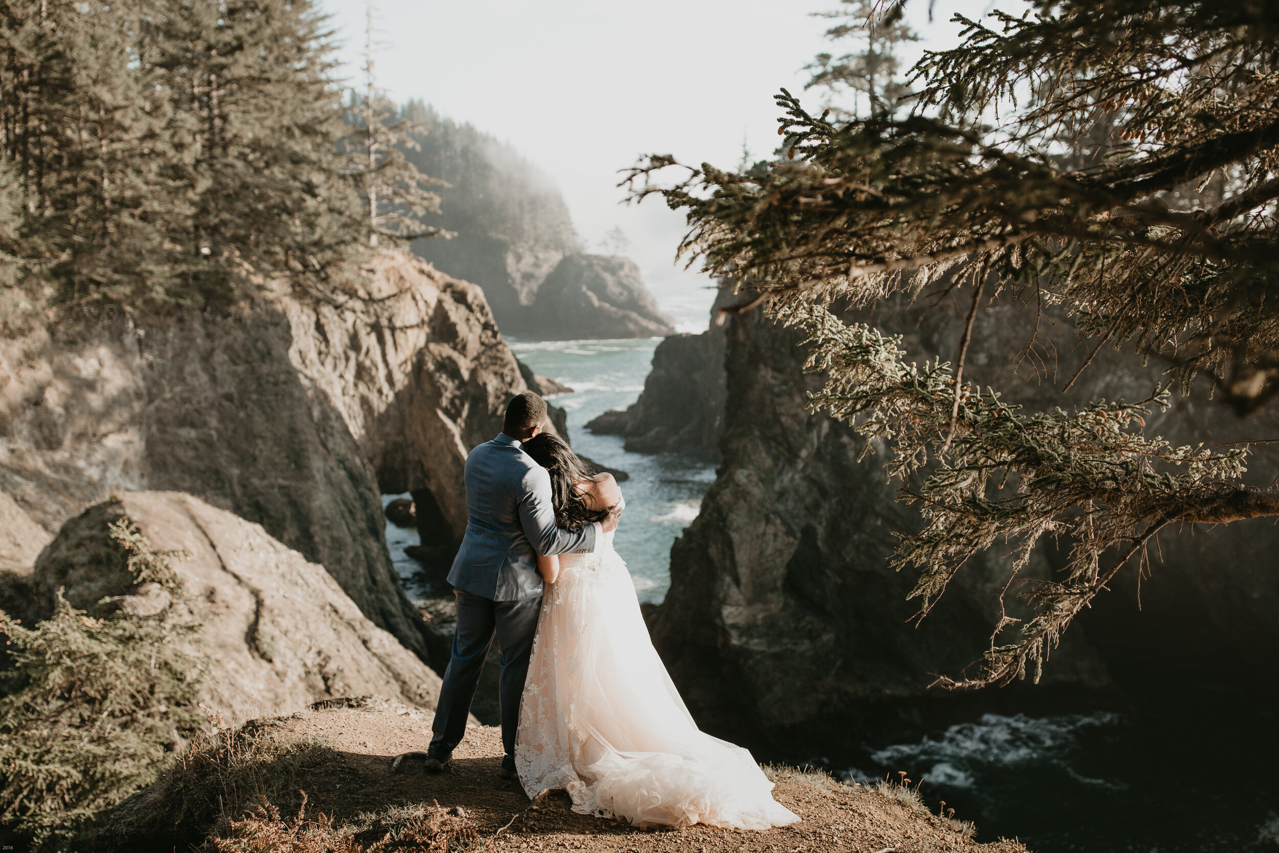 oregon-coast-elopement-at-samuel-boardman-state-park-scenic-road-southern-oregon-coast-elopement-photographer-Nicole-Daacke-Photography-163.jpg