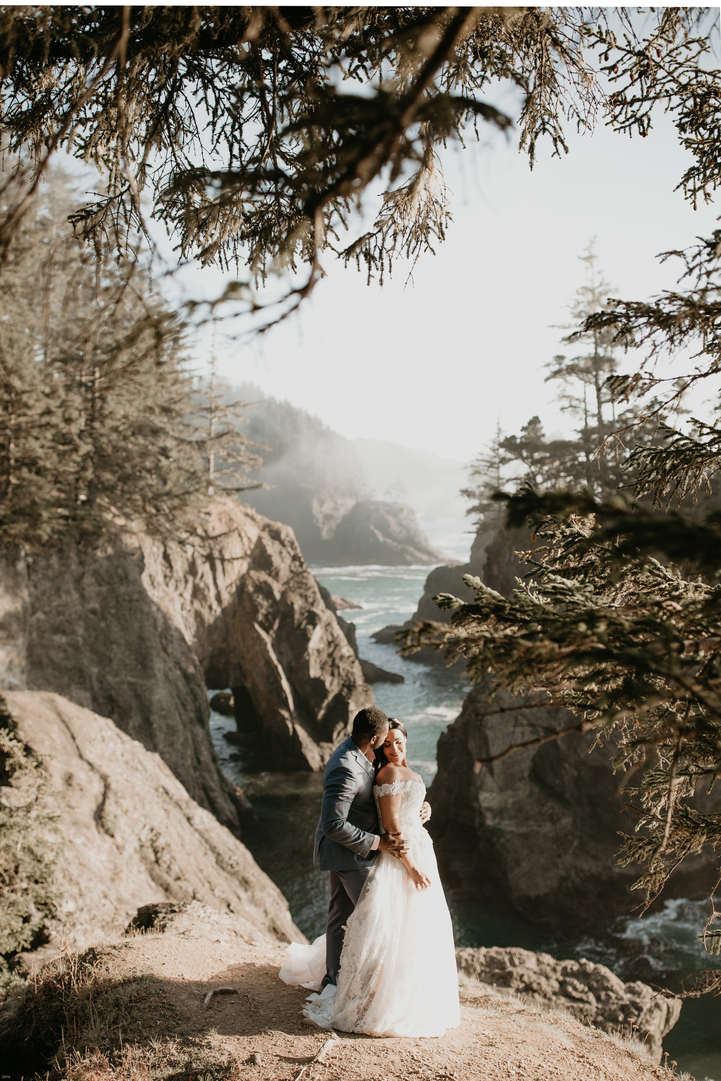 oregon-coast-elopement-at-samuel-boardman-state-park-scenic-road-southern-oregon-coast-elopement-photographer-Nicole-Daacke-Photography-162.jpg