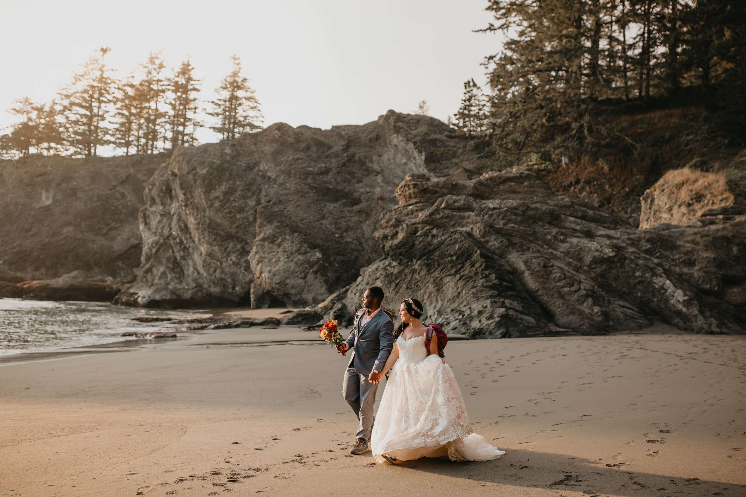 oregon-coast-elopement-at-samuel-boardman-state-park-scenic-road-southern-oregon-coast-elopement-photographer-Nicole-Daacke-Photography-173.jpg