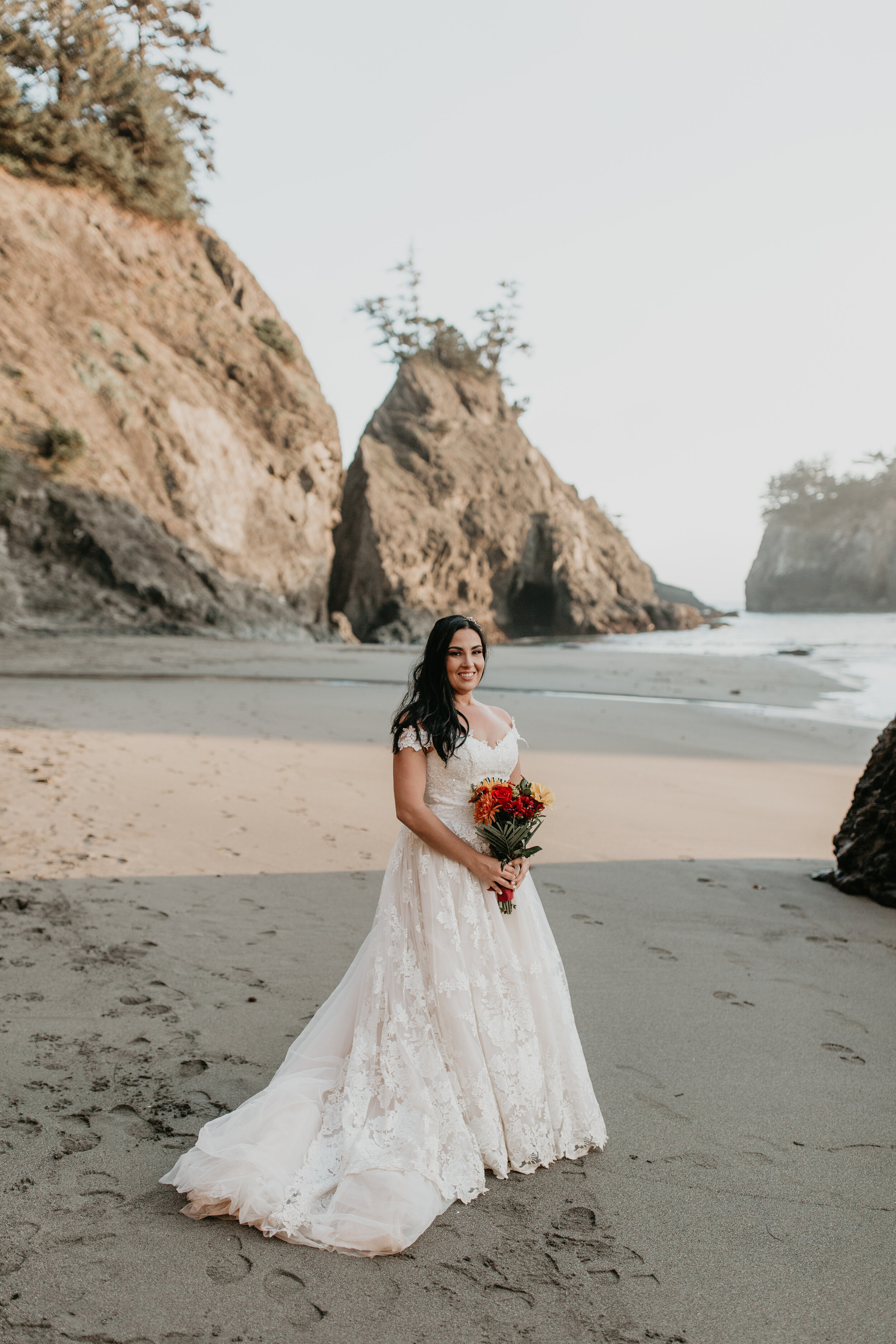 oregon-coast-elopement-at-samuel-boardman-state-park-scenic-road-southern-oregon-coast-elopement-photographer-Nicole-Daacke-Photography-175.jpg