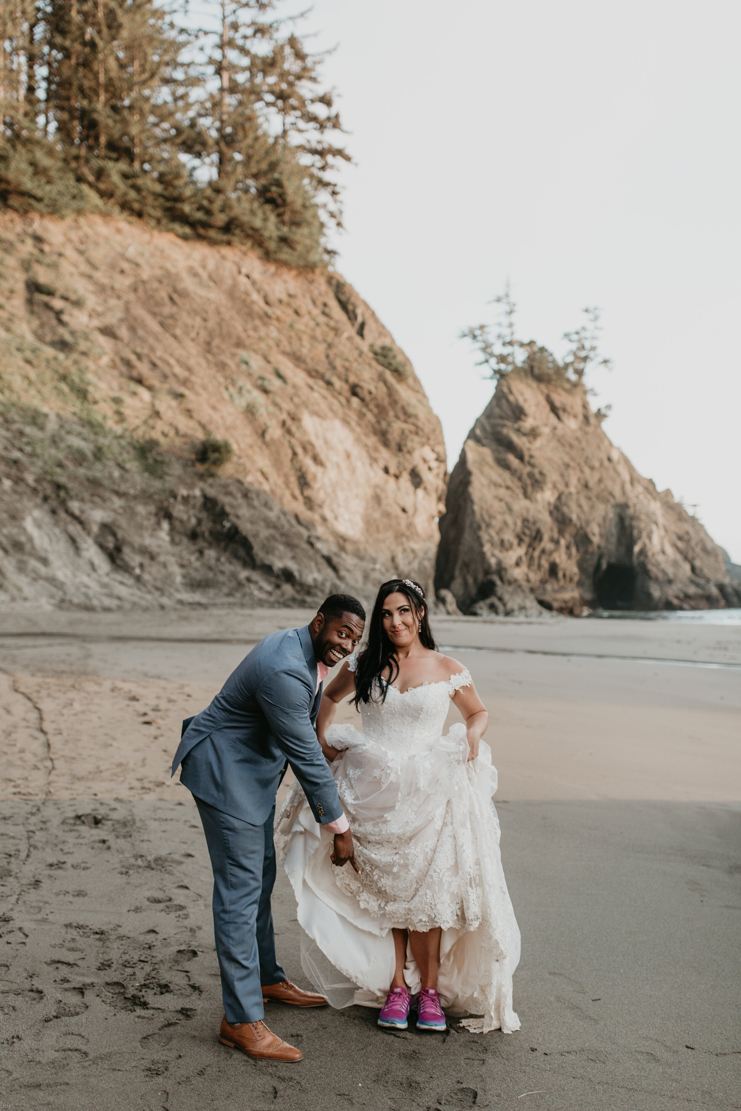 oregon-coast-elopement-at-samuel-boardman-state-park-scenic-road-southern-oregon-coast-elopement-photographer-Nicole-Daacke-Photography-177.jpg