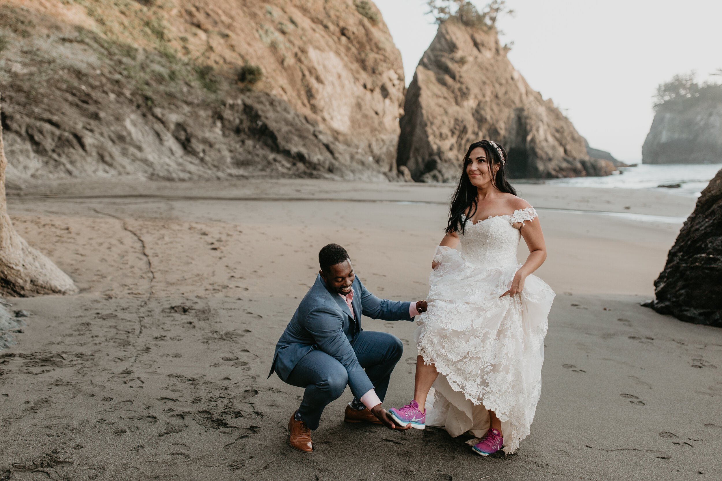 oregon-coast-elopement-at-samuel-boardman-state-park-scenic-road-southern-oregon-coast-elopement-photographer-Nicole-Daacke-Photography-179.jpg