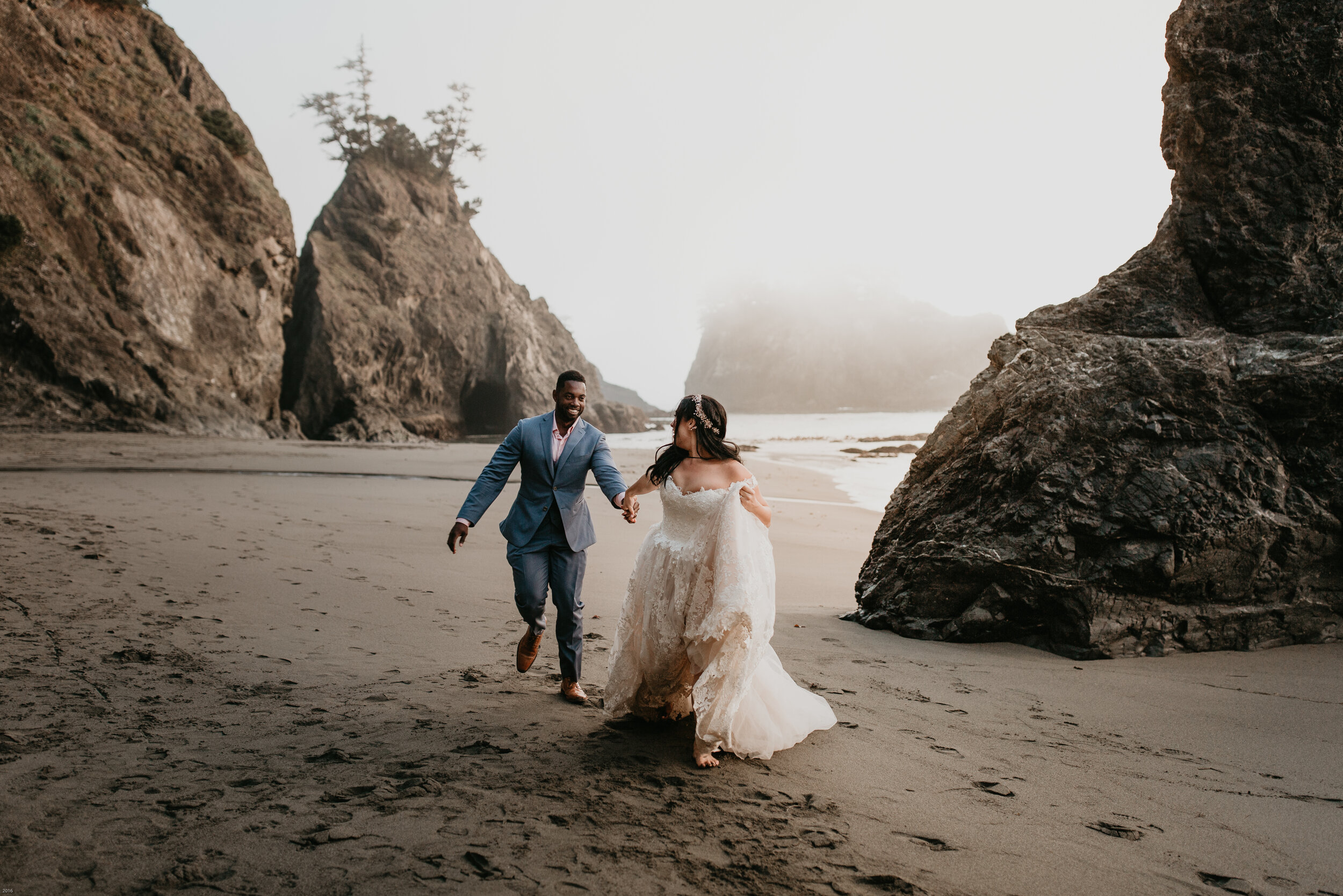 oregon-coast-elopement-at-samuel-boardman-state-park-scenic-road-southern-oregon-coast-elopement-photographer-Nicole-Daacke-Photography-188.jpg