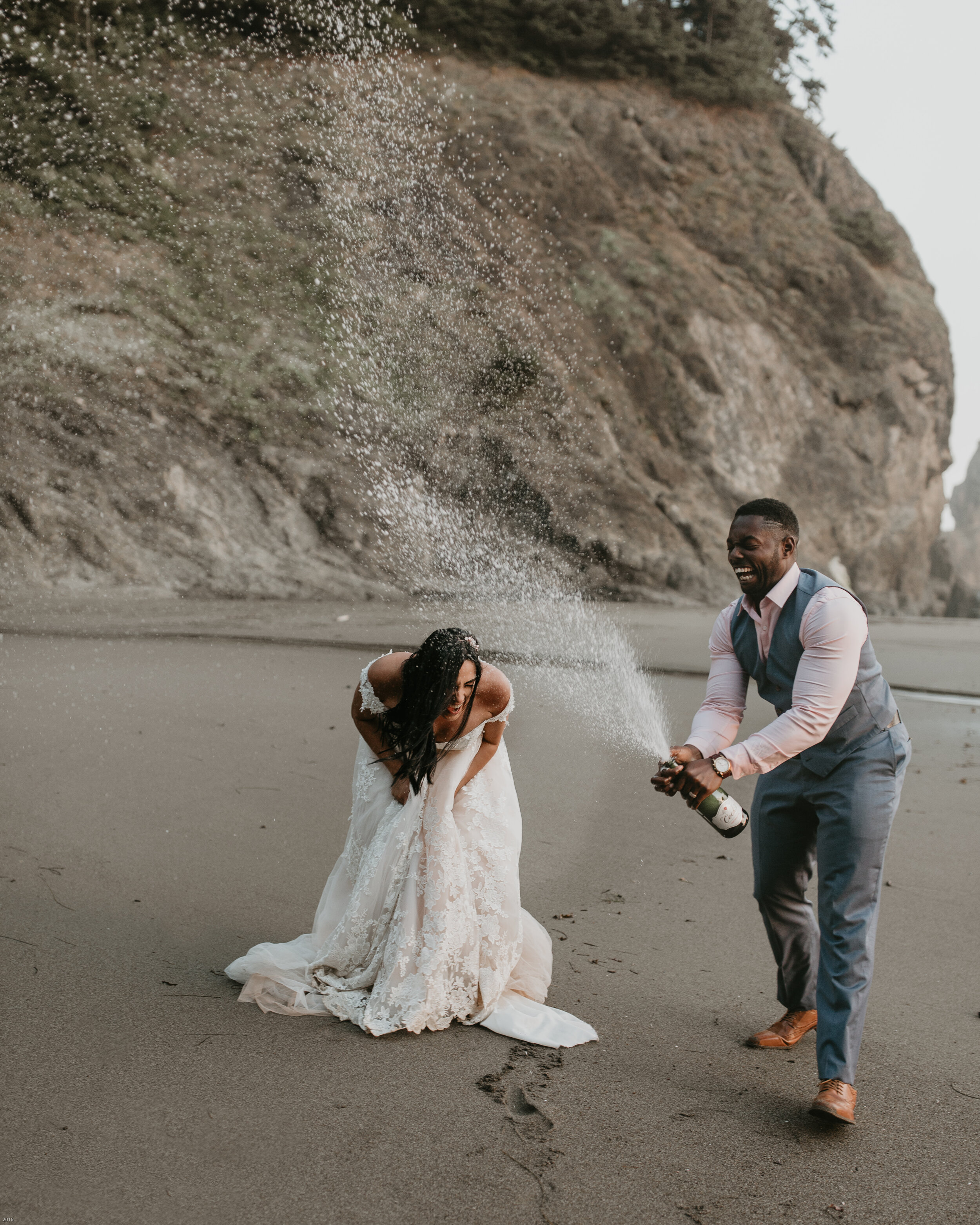 oregon-coast-elopement-at-samuel-boardman-state-park-scenic-road-southern-oregon-coast-elopement-photographer-Nicole-Daacke-Photography-193.jpg