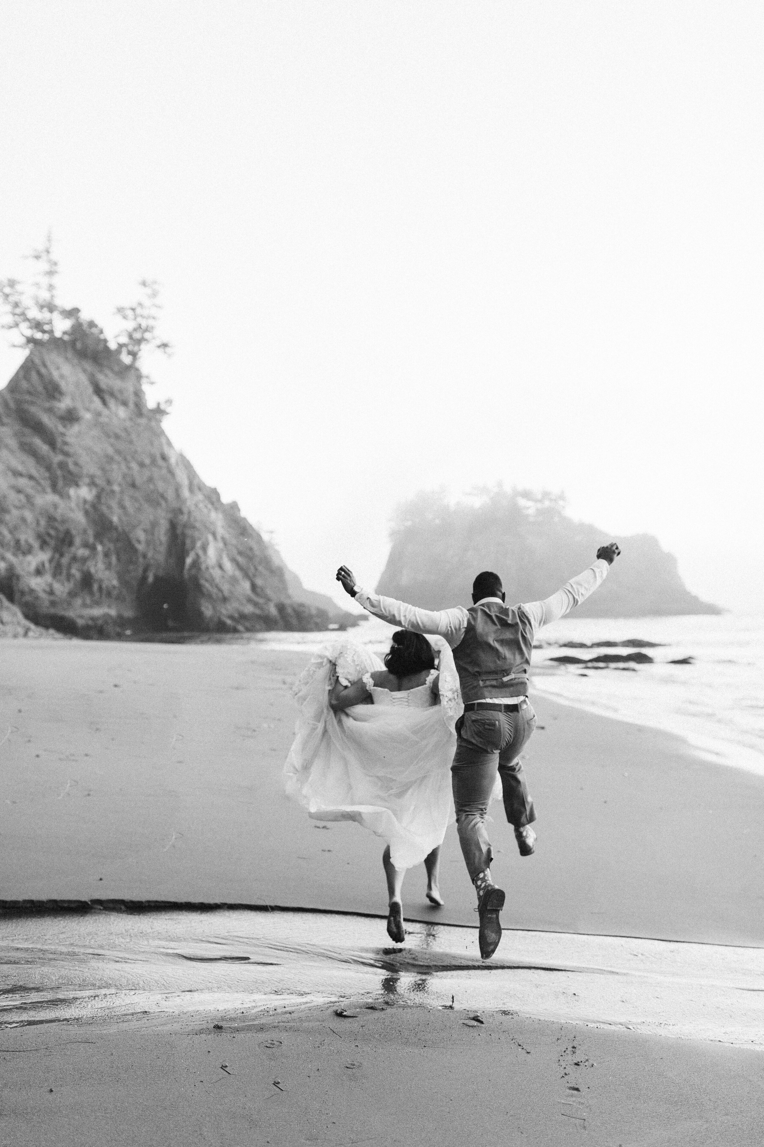 oregon-coast-elopement-at-samuel-boardman-state-park-scenic-road-southern-oregon-coast-elopement-photographer-Nicole-Daacke-Photography-207.jpg