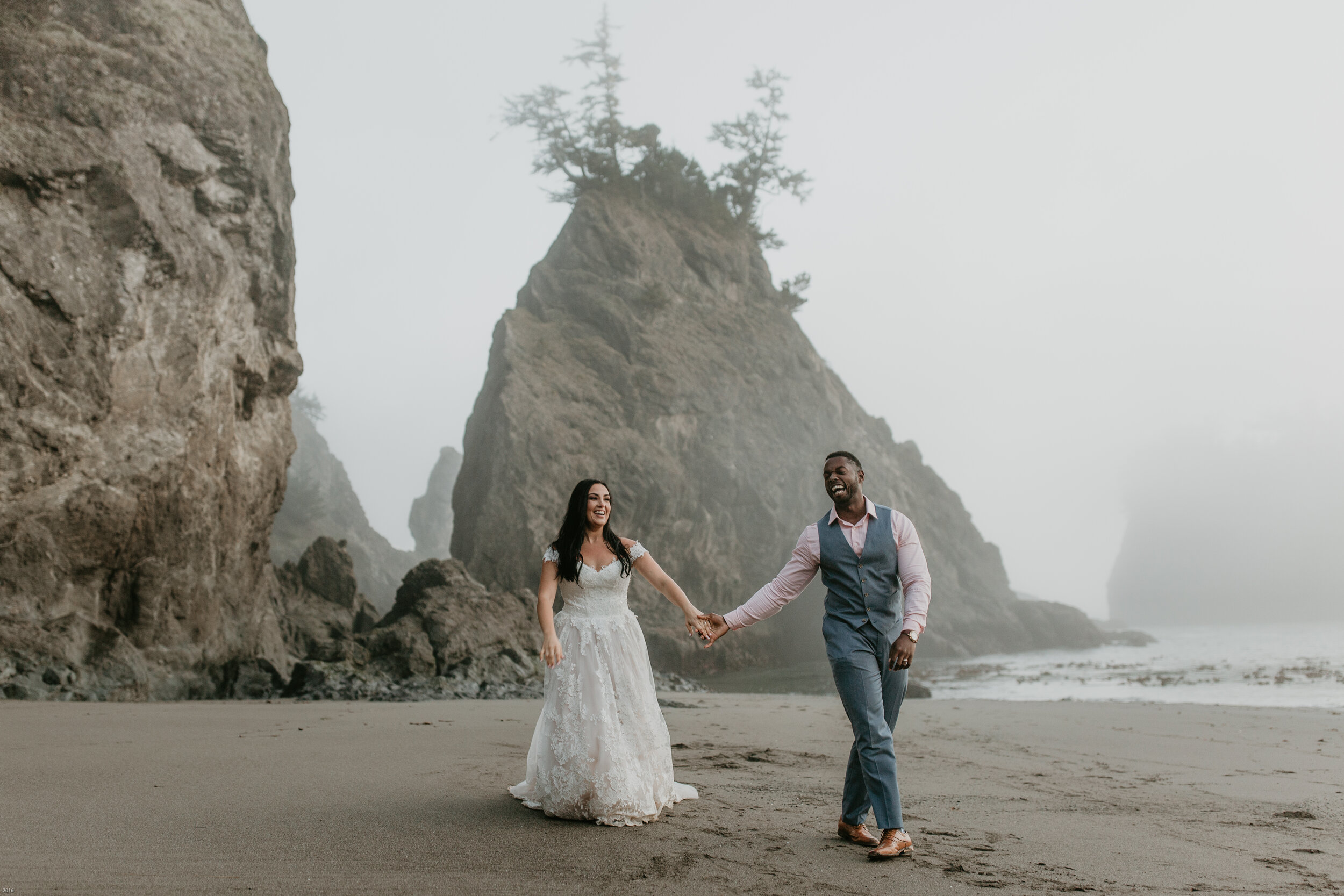 oregon-coast-elopement-at-samuel-boardman-state-park-scenic-road-southern-oregon-coast-elopement-photographer-Nicole-Daacke-Photography-215.jpg