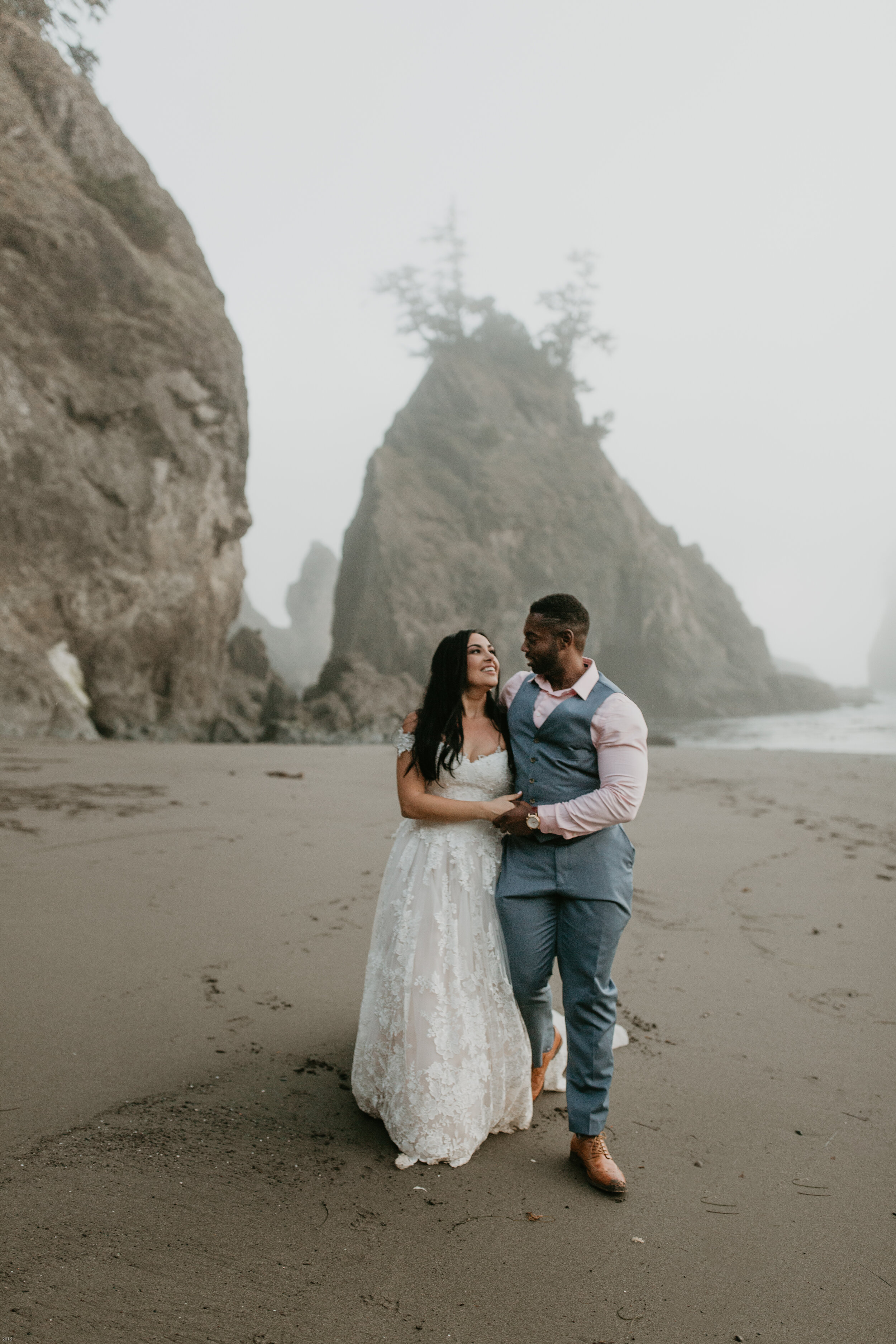 oregon-coast-elopement-at-samuel-boardman-state-park-scenic-road-southern-oregon-coast-elopement-photographer-Nicole-Daacke-Photography-216.jpg