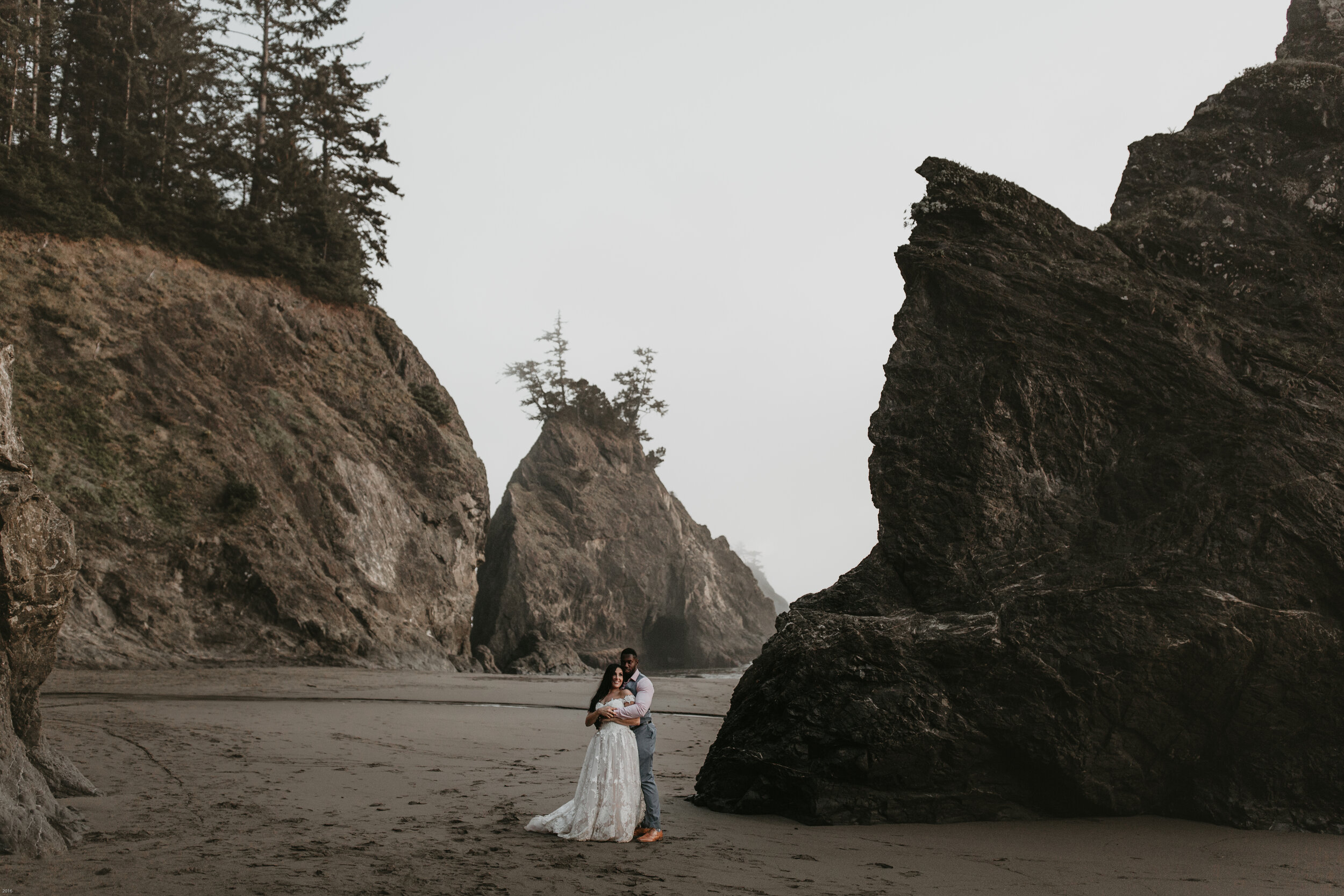 oregon-coast-elopement-at-samuel-boardman-state-park-scenic-road-southern-oregon-coast-elopement-photographer-Nicole-Daacke-Photography-219.jpg