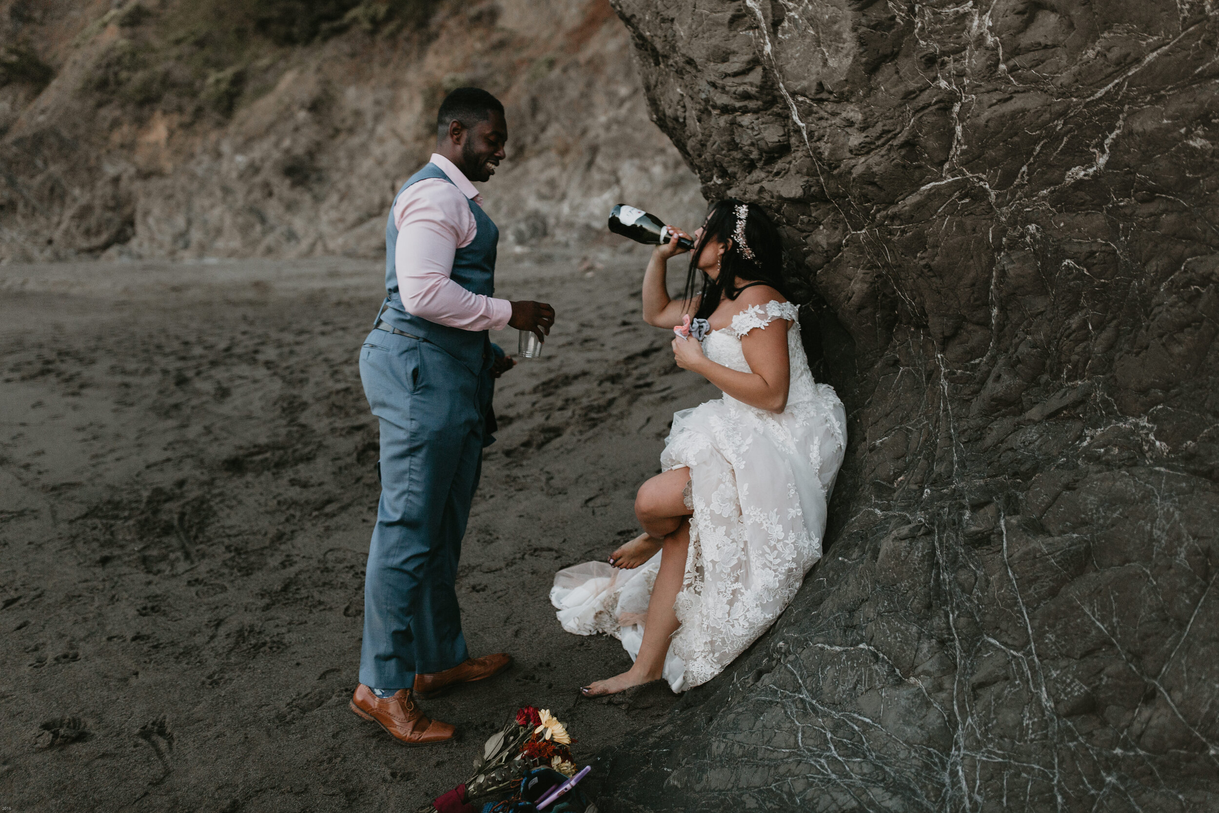 oregon-coast-elopement-at-samuel-boardman-state-park-scenic-road-southern-oregon-coast-elopement-photographer-Nicole-Daacke-Photography-223.jpg