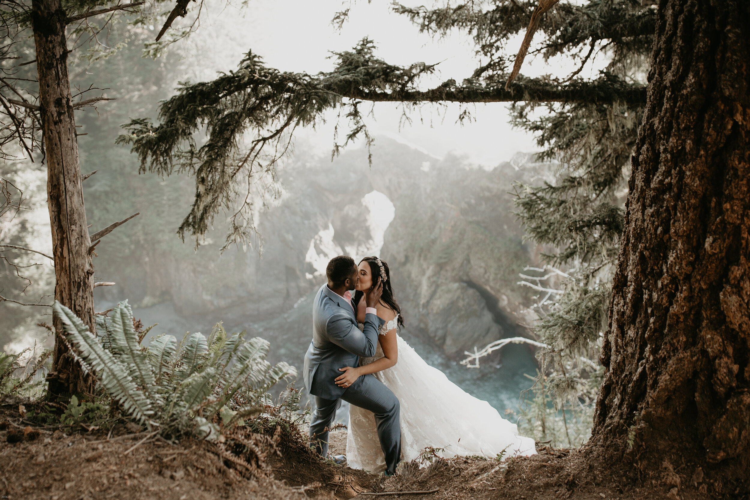 oregon-coast-elopement-at-samuel-boardman-state-park-scenic-road-southern-oregon-coast-elopement-photographer-Nicole-Daacke-Photography-147.jpg