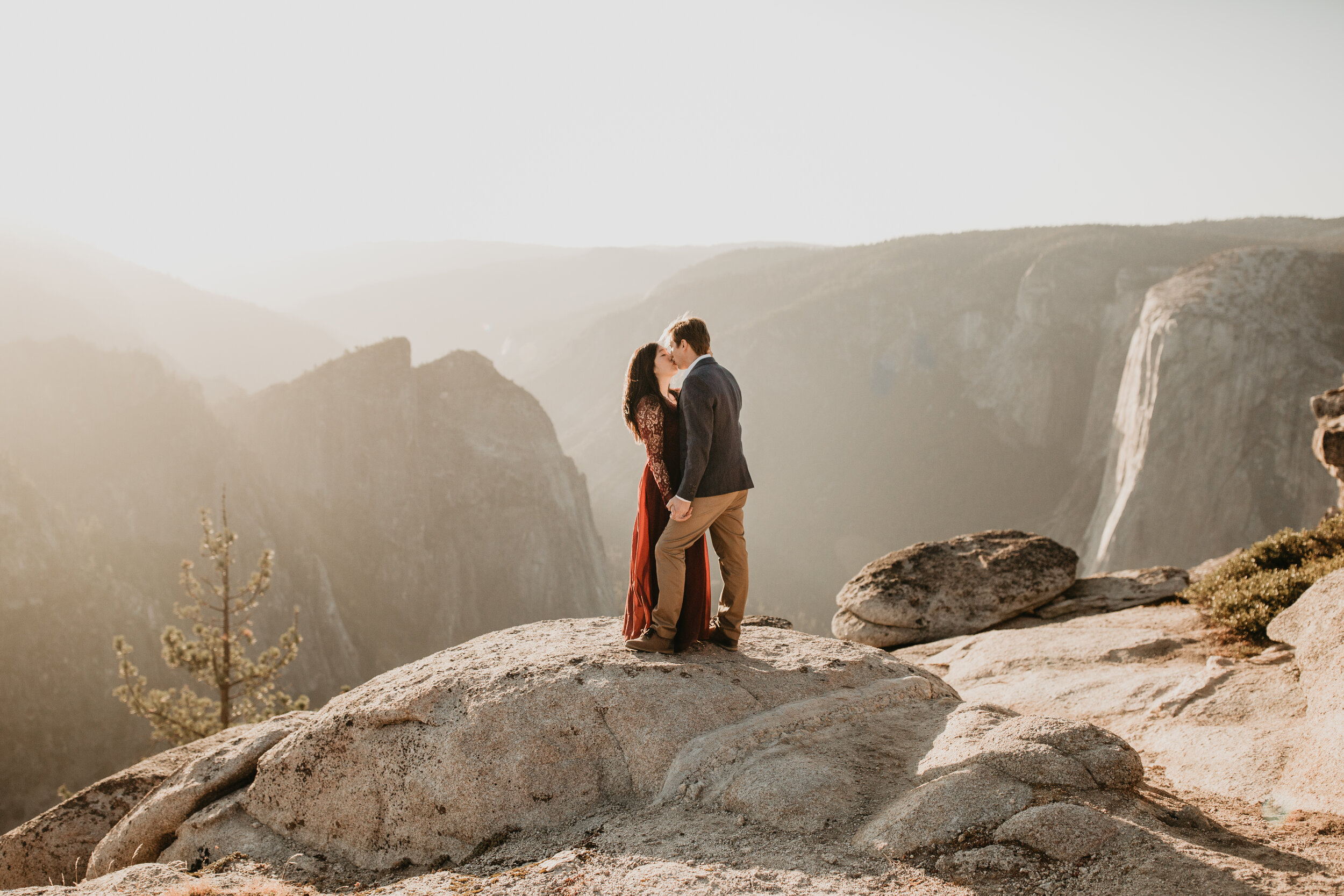 yosemite-national-park-couples-session-at-taft-point-and-yosemite-valley-yosemite-elopement-photographer-nicole-daacke-photography-130.jpg