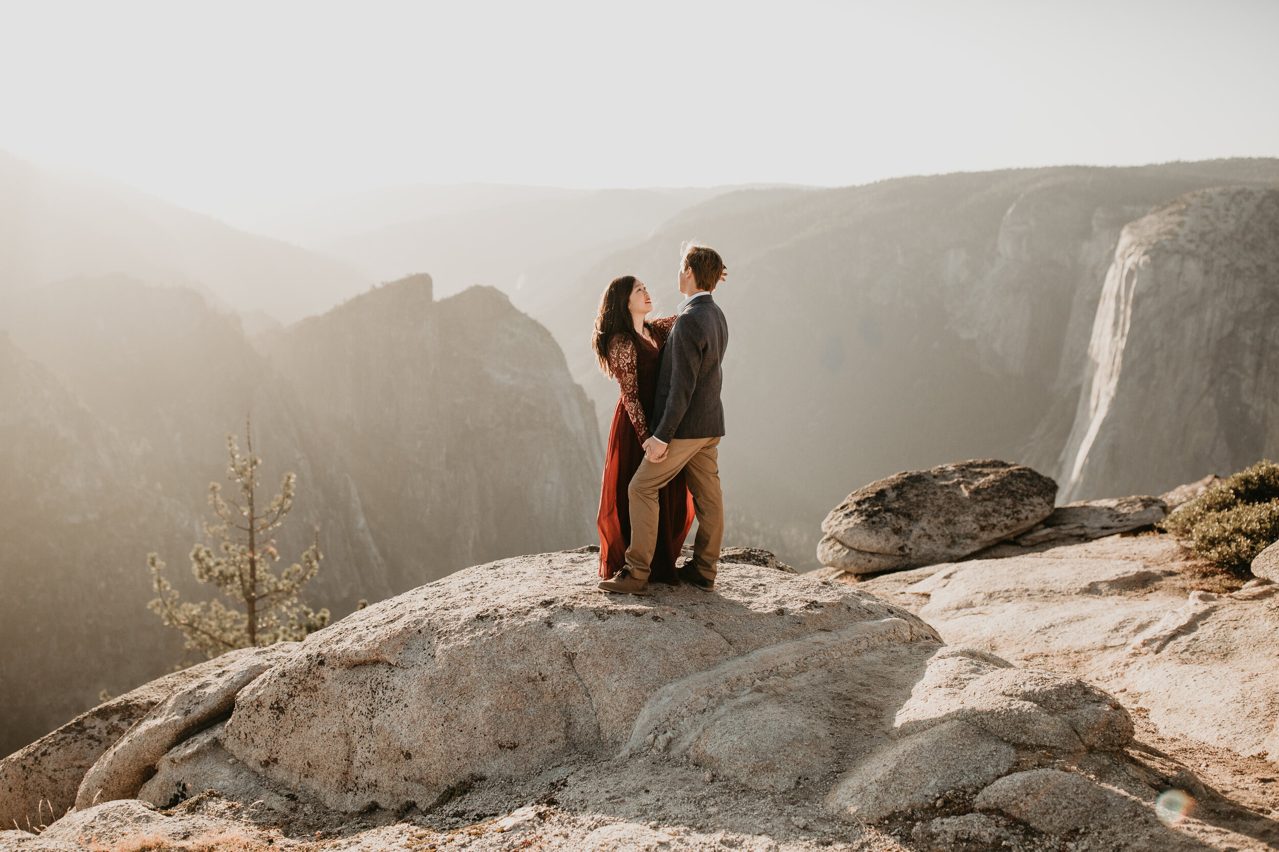 yosemite-national-park-couples-session-at-taft-point-and-yosemite-valley-yosemite-elopement-photographer-nicole-daacke-photography-129.jpg