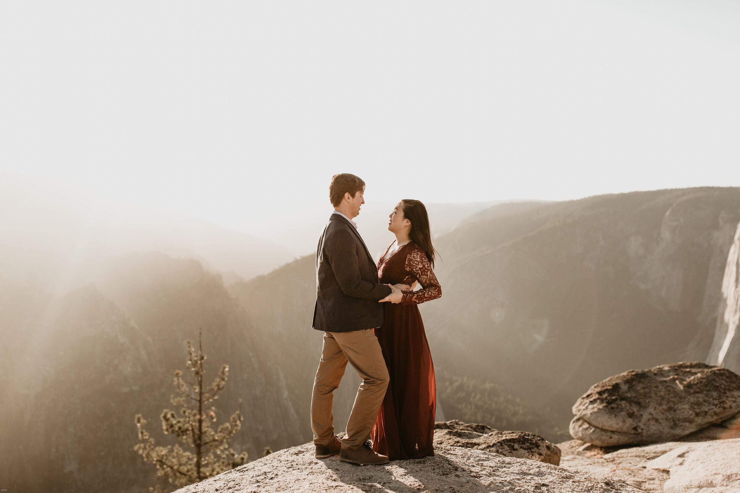 yosemite-national-park-couples-session-at-taft-point-and-yosemite-valley-yosemite-elopement-photographer-nicole-daacke-photography-134.jpg