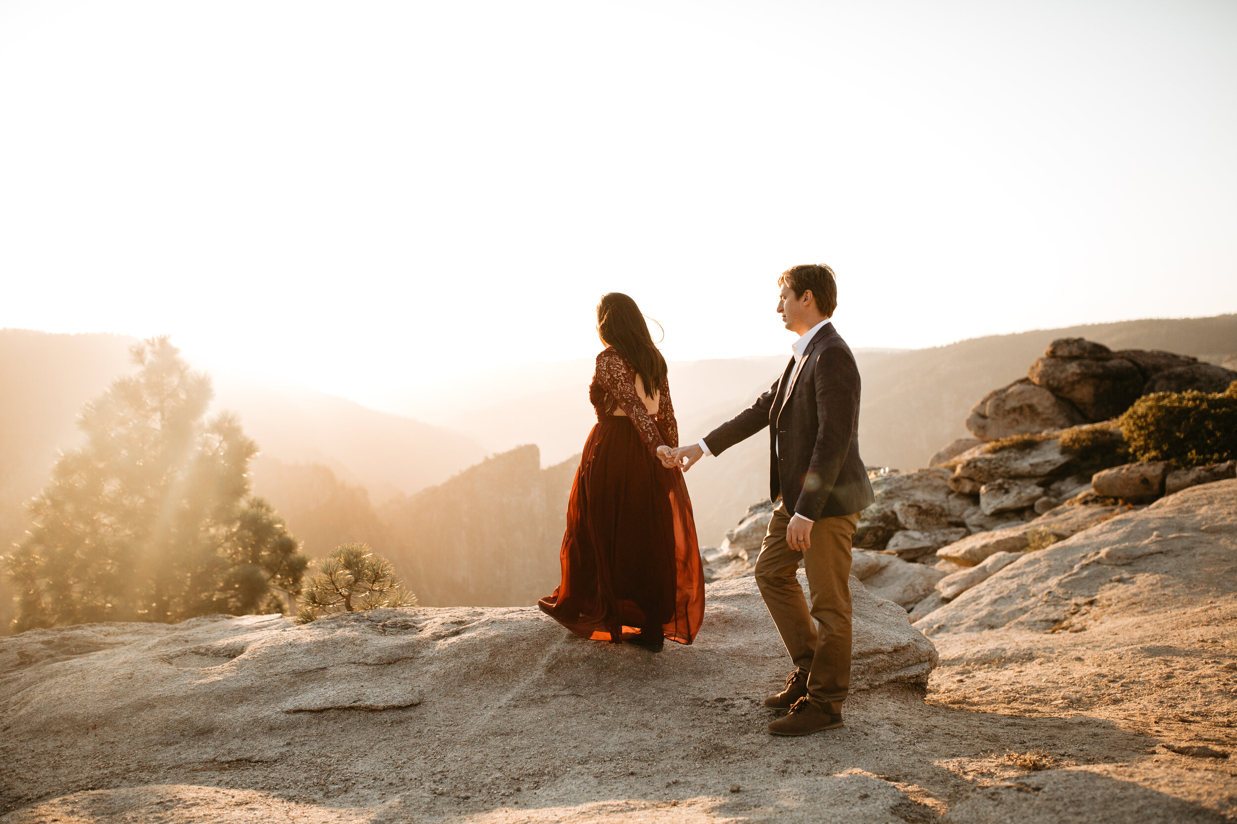 yosemite-national-park-couples-session-at-taft-point-and-yosemite-valley-yosemite-elopement-photographer-nicole-daacke-photography-141.jpg