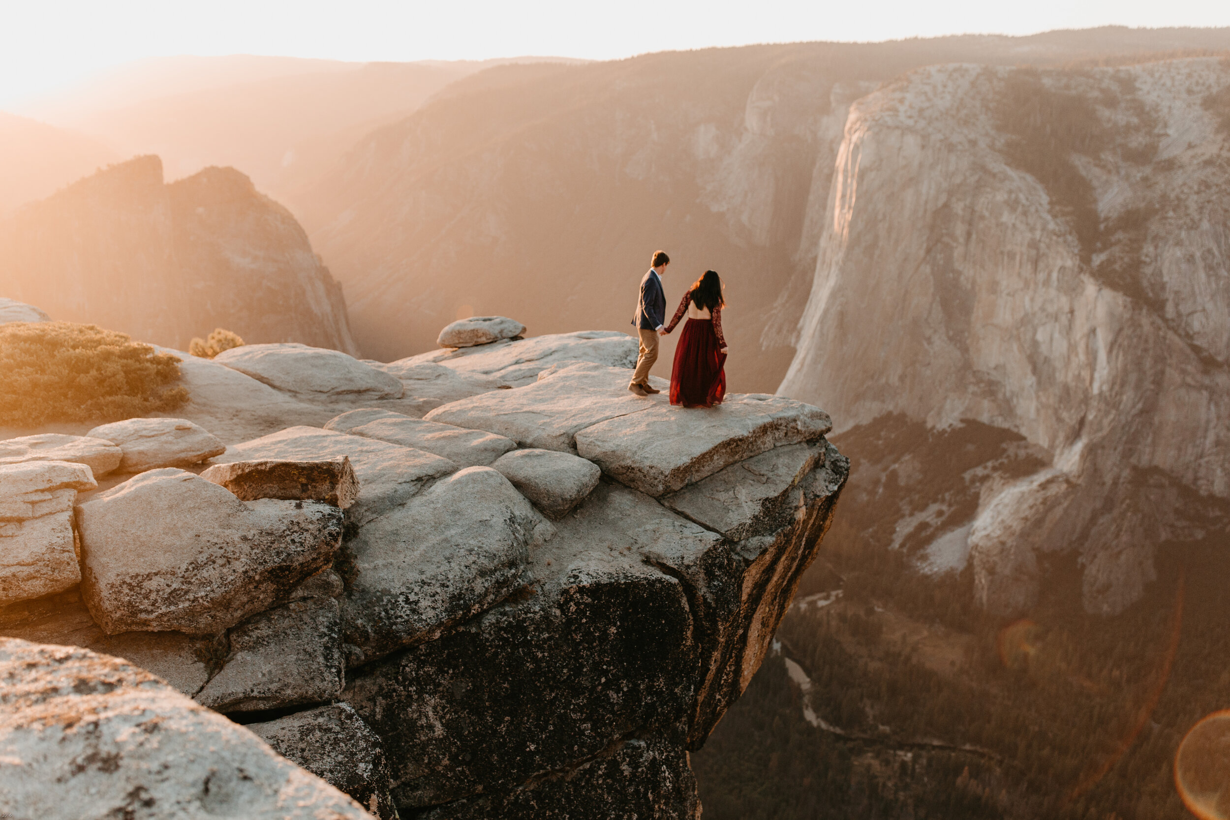 yosemite-national-park-couples-session-at-taft-point-and-yosemite-valley-yosemite-elopement-photographer-nicole-daacke-photography-150.jpg