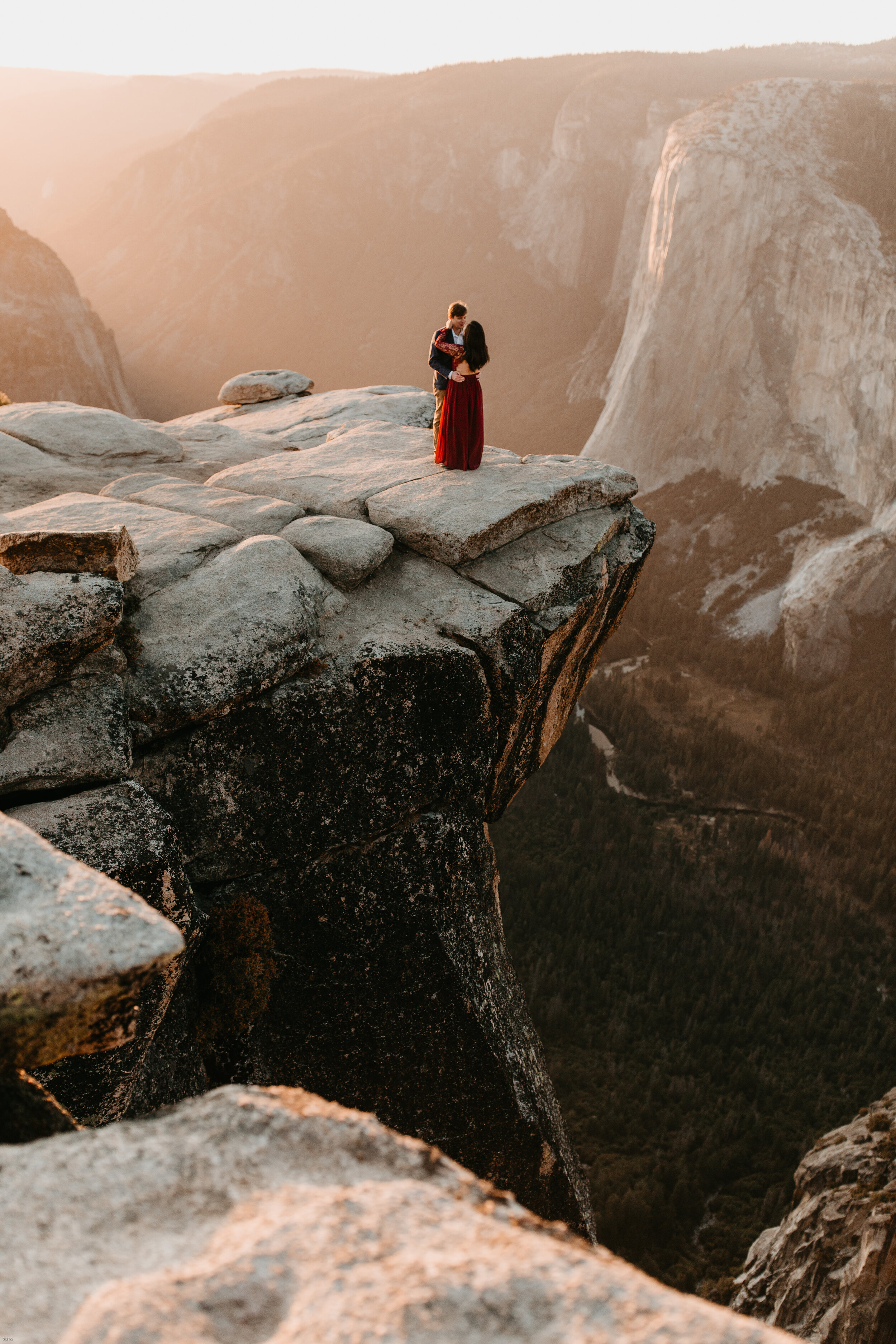 yosemite-national-park-couples-session-at-taft-point-and-yosemite-valley-yosemite-elopement-photographer-nicole-daacke-photography-151.jpg
