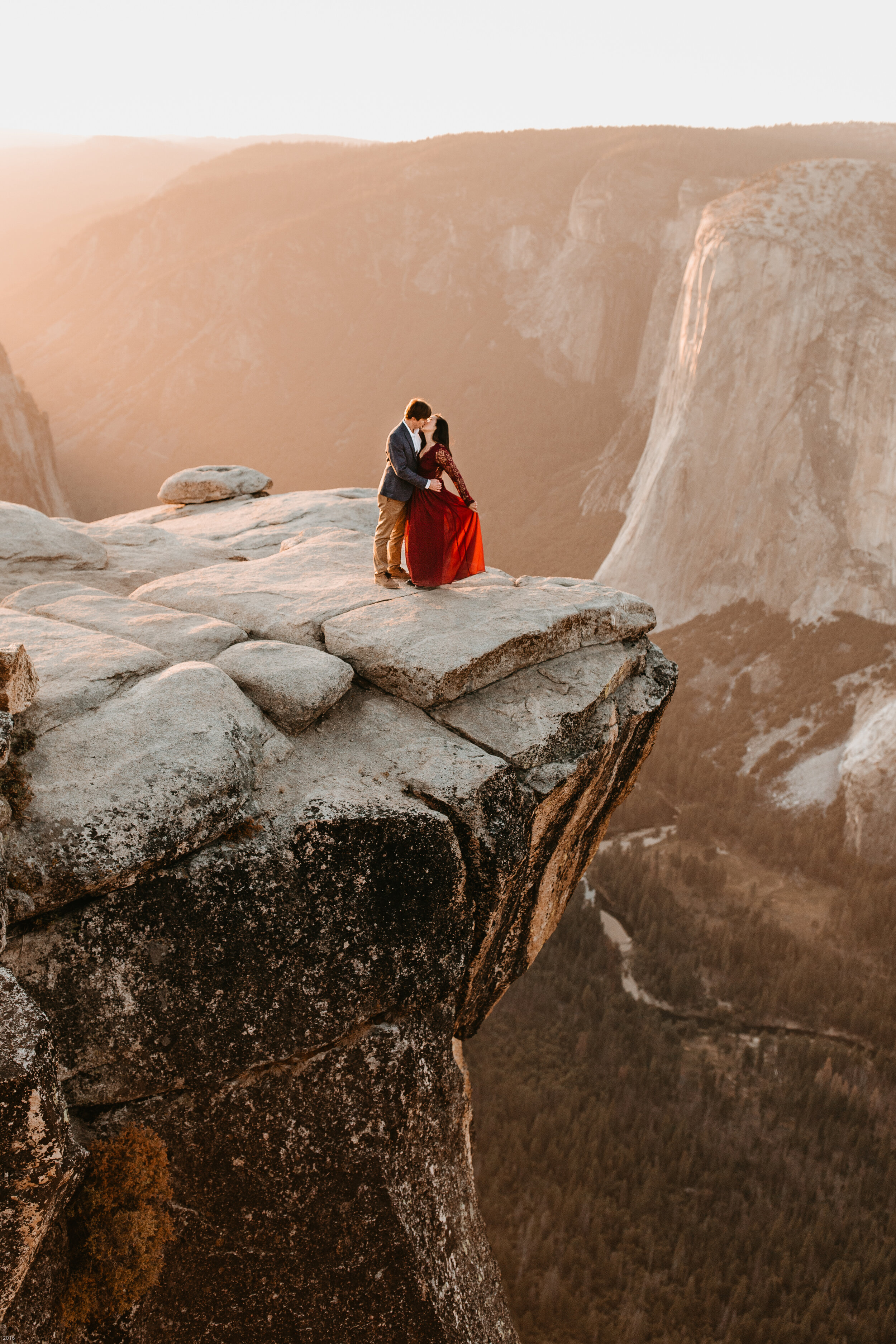 yosemite-national-park-couples-session-at-taft-point-and-yosemite-valley-yosemite-elopement-photographer-nicole-daacke-photography-153.jpg