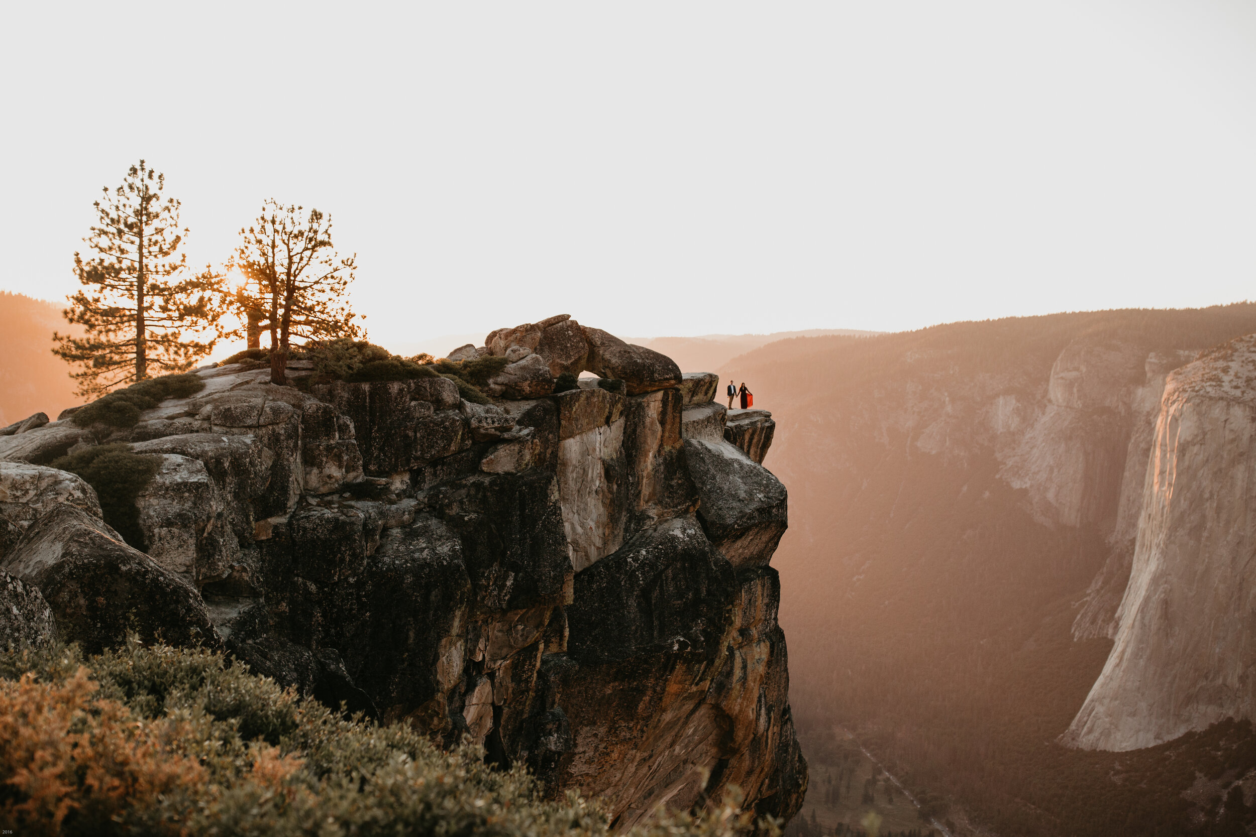 yosemite-national-park-couples-session-at-taft-point-and-yosemite-valley-yosemite-elopement-photographer-nicole-daacke-photography-156.jpg