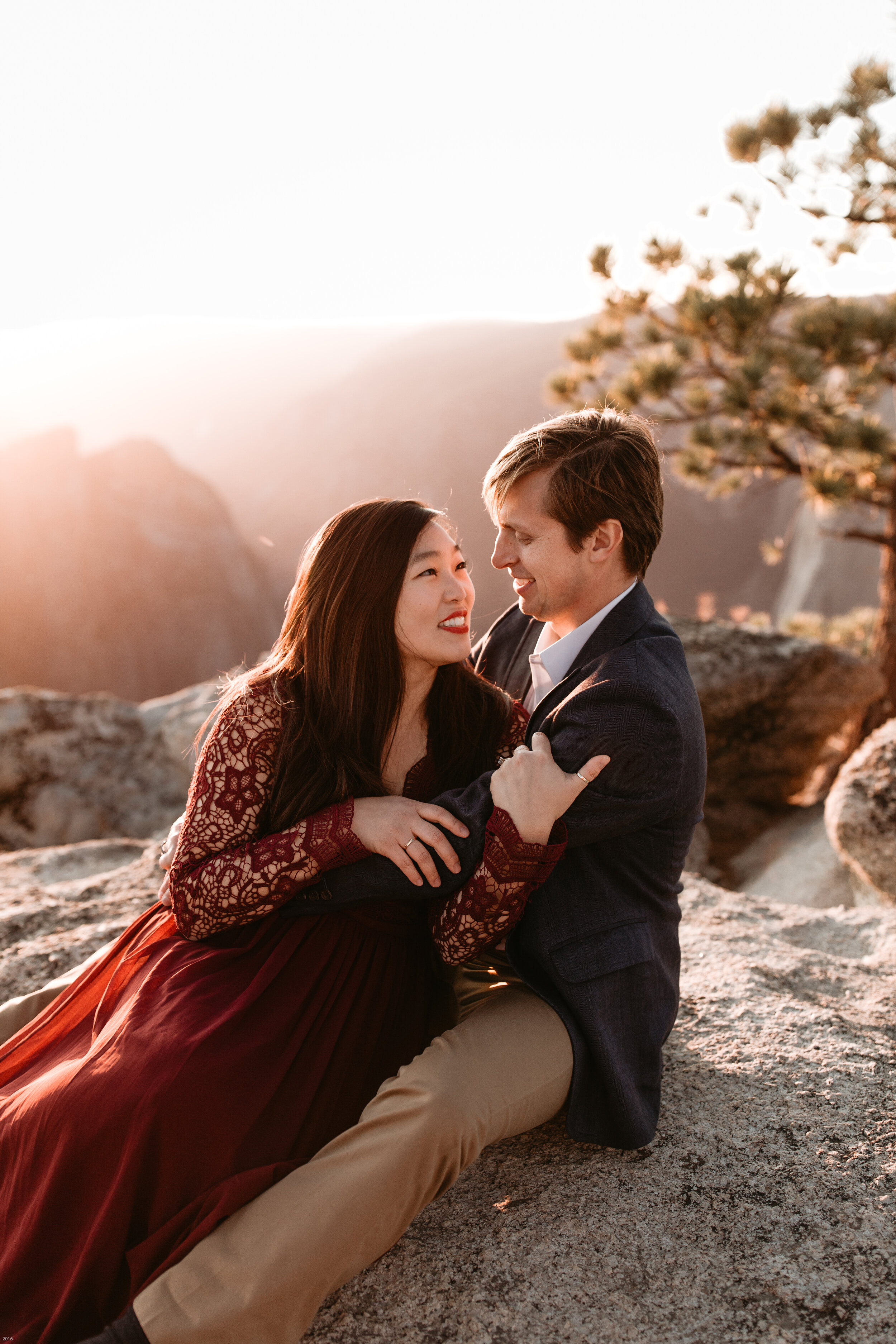 yosemite-national-park-couples-session-at-taft-point-and-yosemite-valley-yosemite-elopement-photographer-nicole-daacke-photography-158.jpg