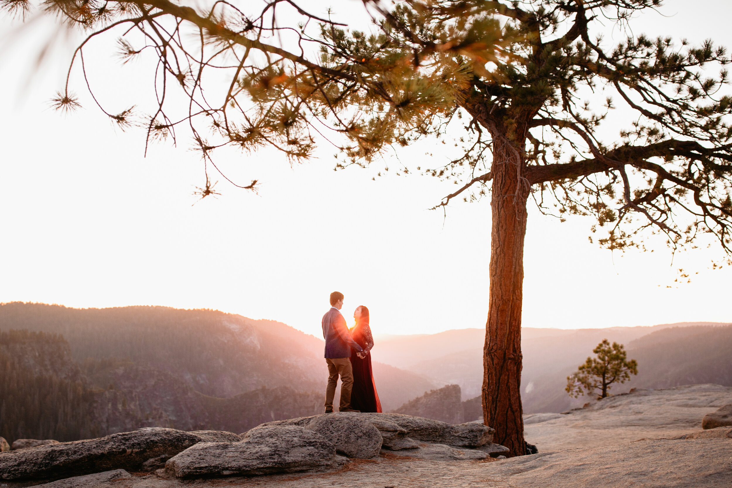 yosemite-national-park-couples-session-at-taft-point-and-yosemite-valley-yosemite-elopement-photographer-nicole-daacke-photography-168.jpg