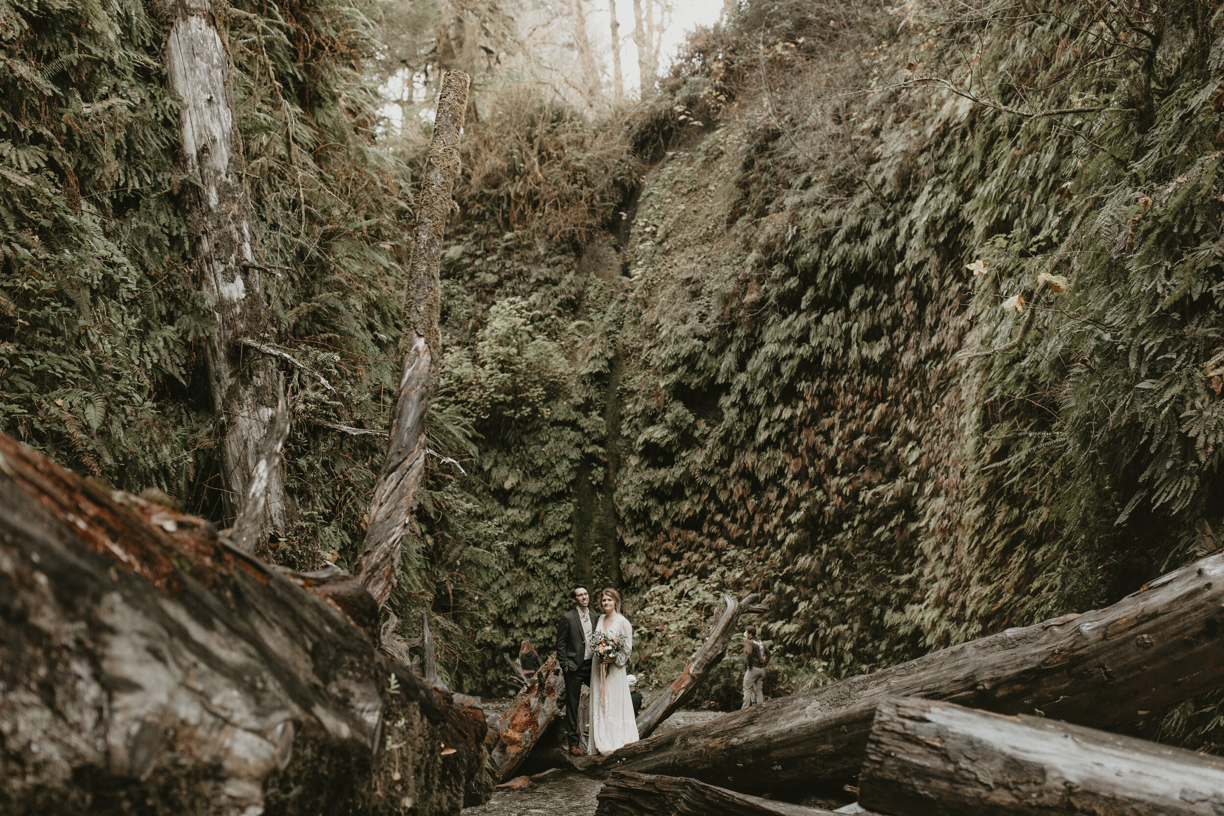 nicole-daacke-photography-redwood-forest-elopement-in-northern-california-patricks-point-coast-adventure-elopement-photography-redwoods-elopement-photographer-197.jpg