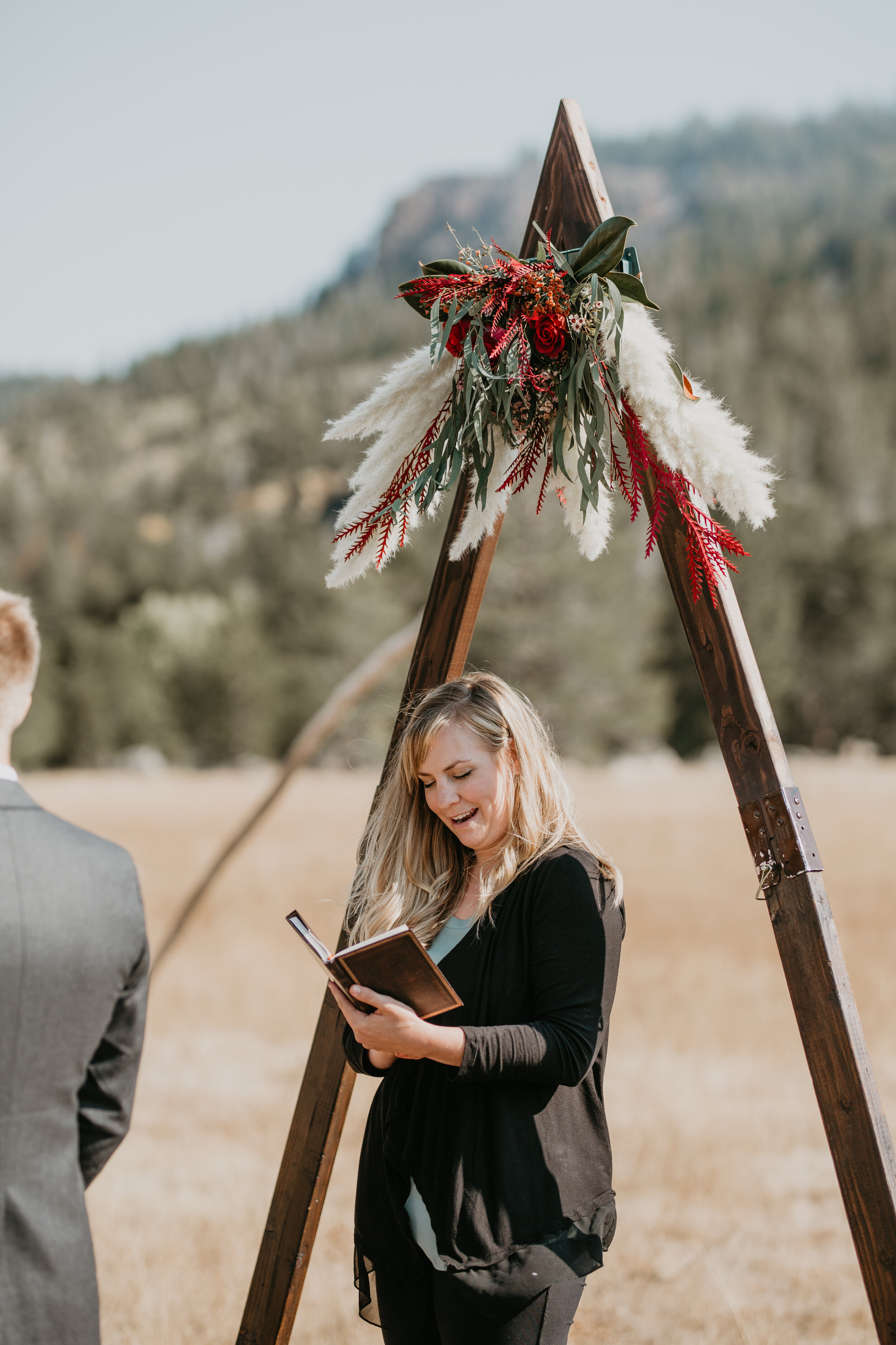 nicole-daacke-photography-lake-tahoe-elopement-hiking-fall-elopement-sierra-nevadas-lake-tahoe-elopement-photographer-143.jpg