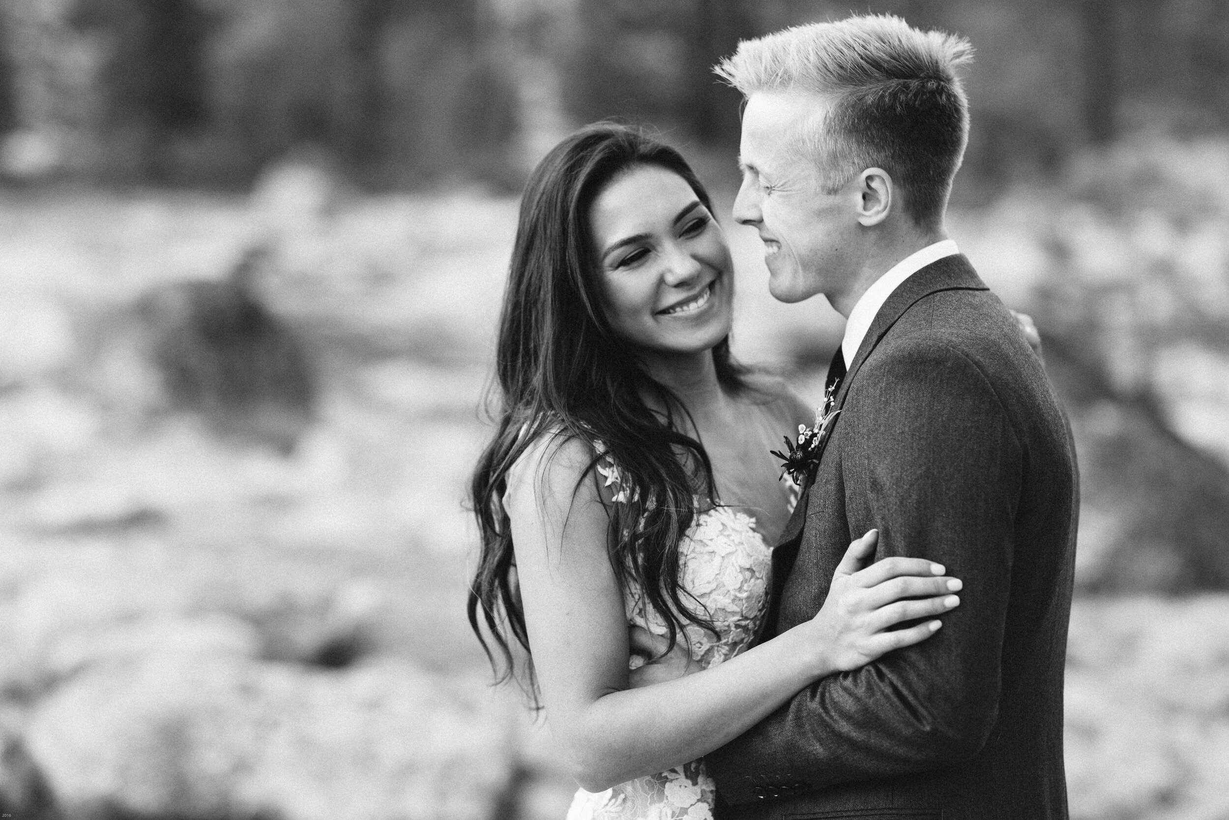 nicole-daacke-photography-lake-tahoe-elopement-hiking-fall-elopement-sierra-nevadas-lake-tahoe-elopement-photographer-179.jpg