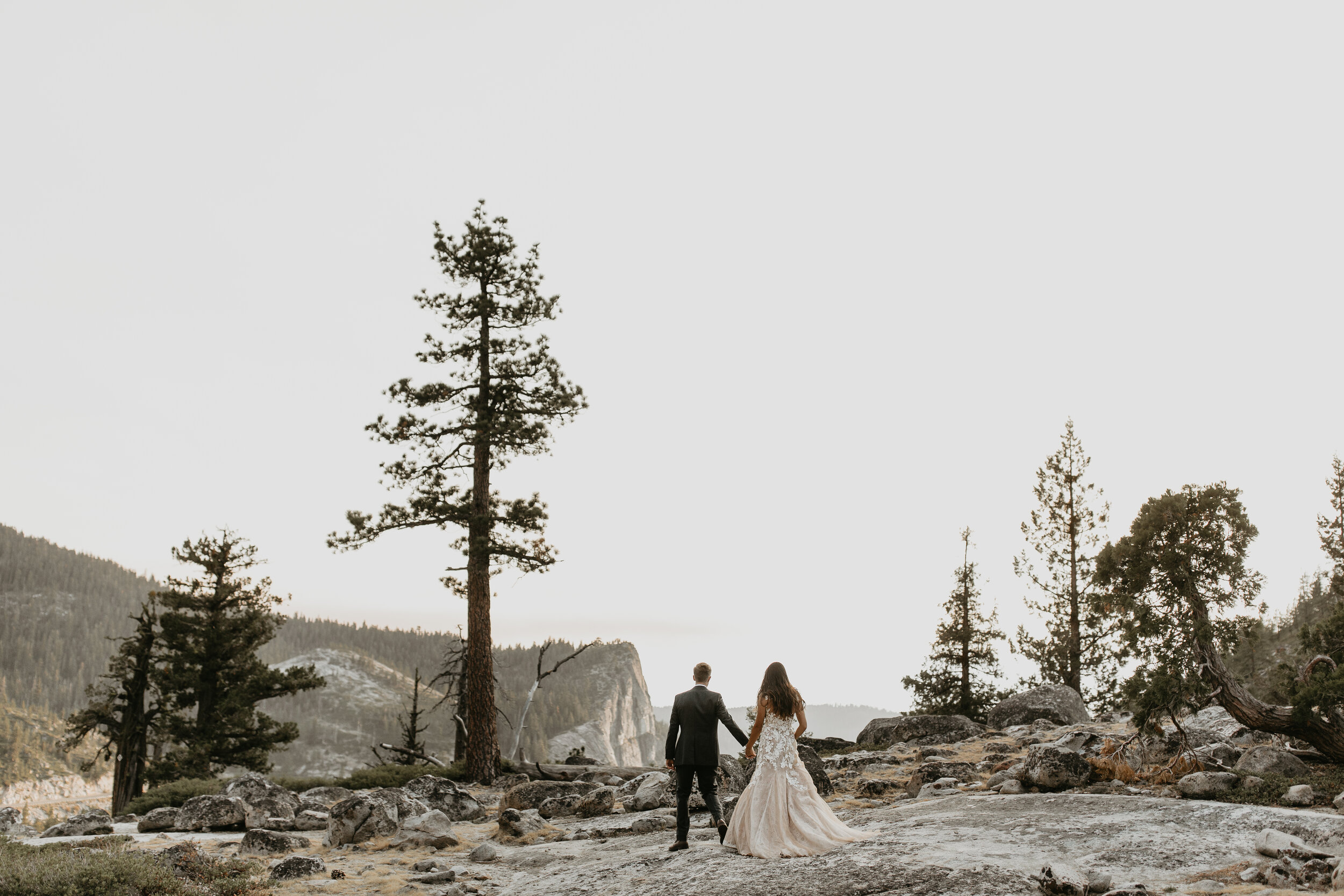 nicole-daacke-photography-lake-tahoe-elopement-hiking-fall-elopement-sierra-nevadas-lake-tahoe-elopement-photographer-181.jpg