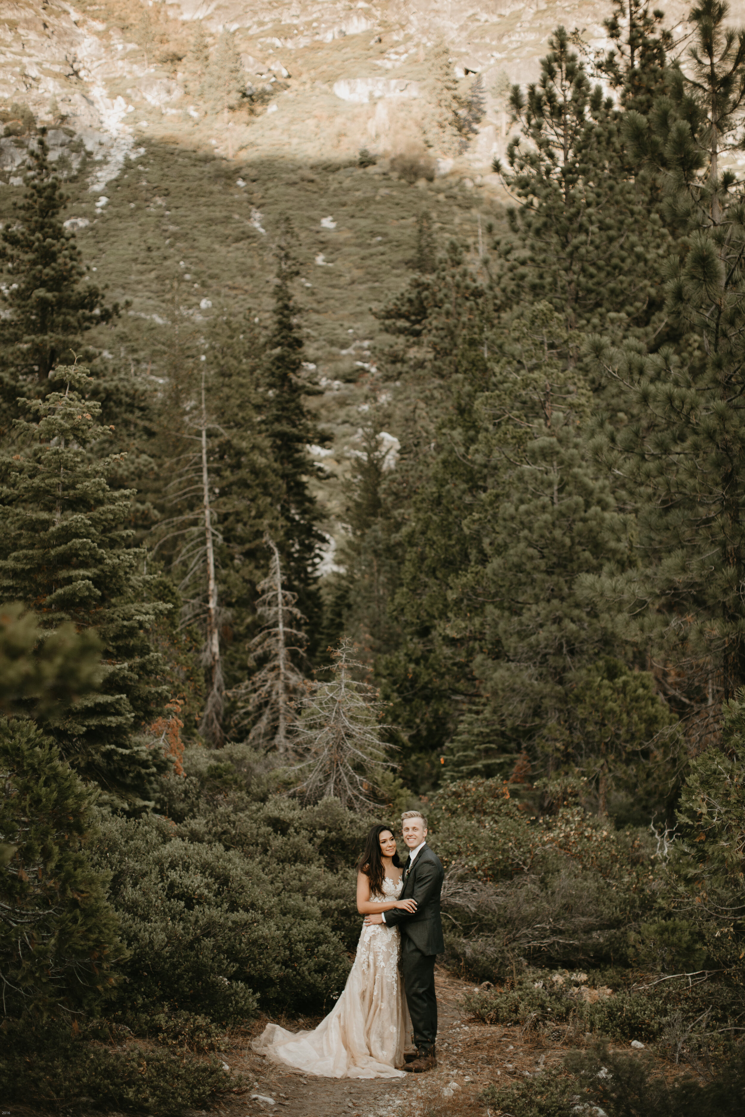 nicole-daacke-photography-lake-tahoe-elopement-hiking-fall-elopement-sierra-nevadas-lake-tahoe-elopement-photographer-187.jpg