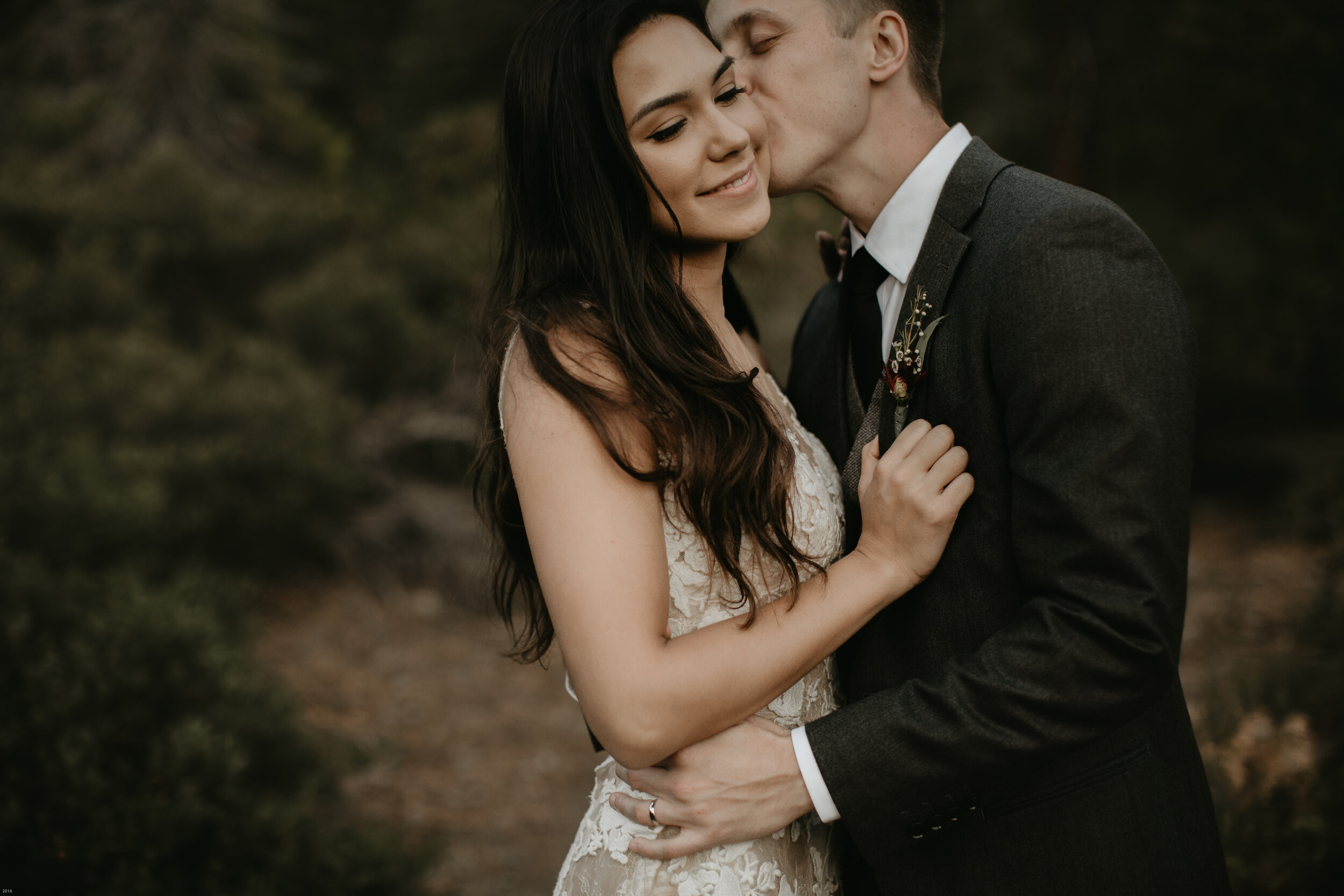 nicole-daacke-photography-lake-tahoe-elopement-hiking-fall-elopement-sierra-nevadas-lake-tahoe-elopement-photographer-189.jpg