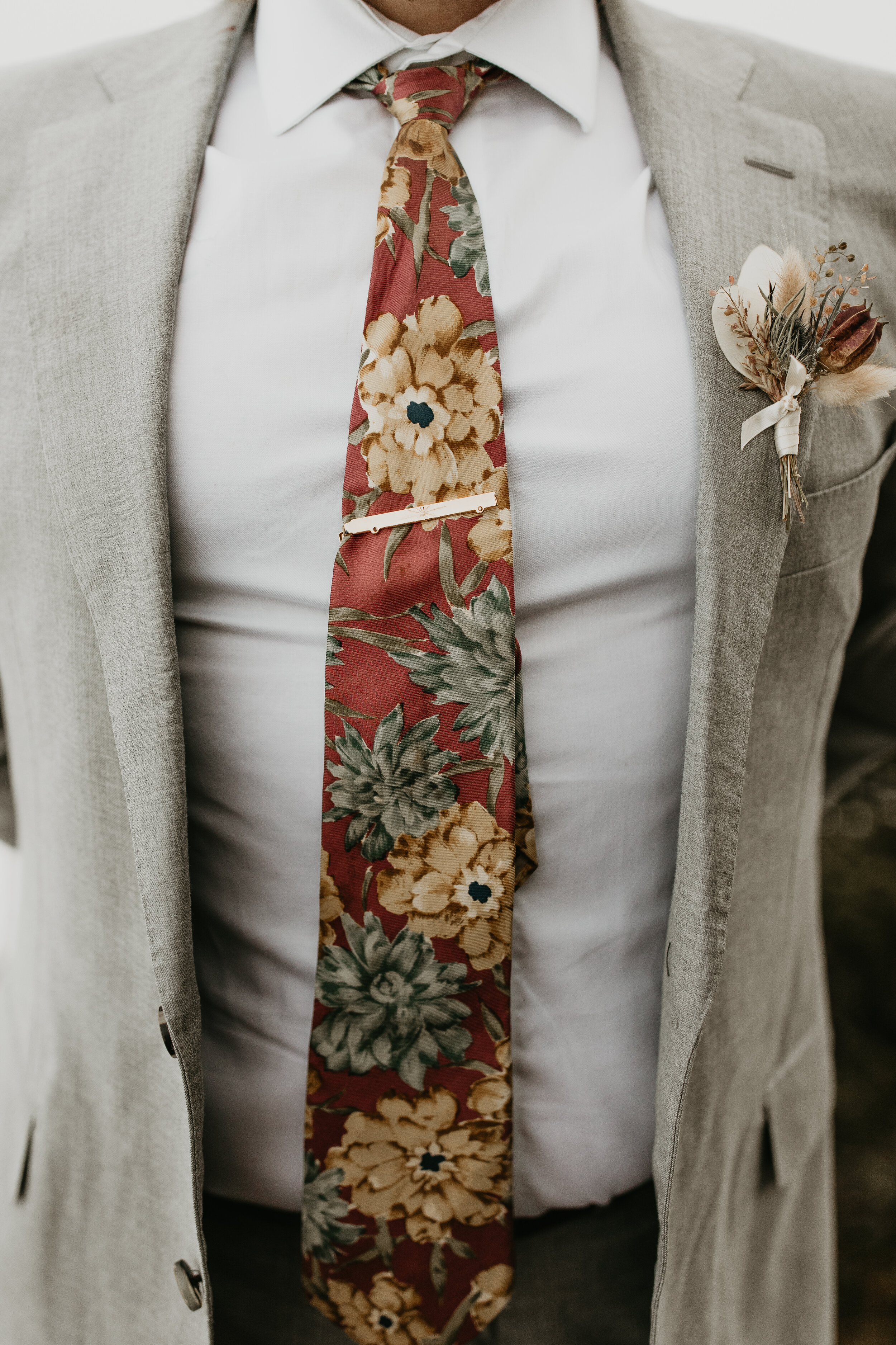 Nicole-Daacke-Photography-closeup-mens-suit-and-tie.jpg