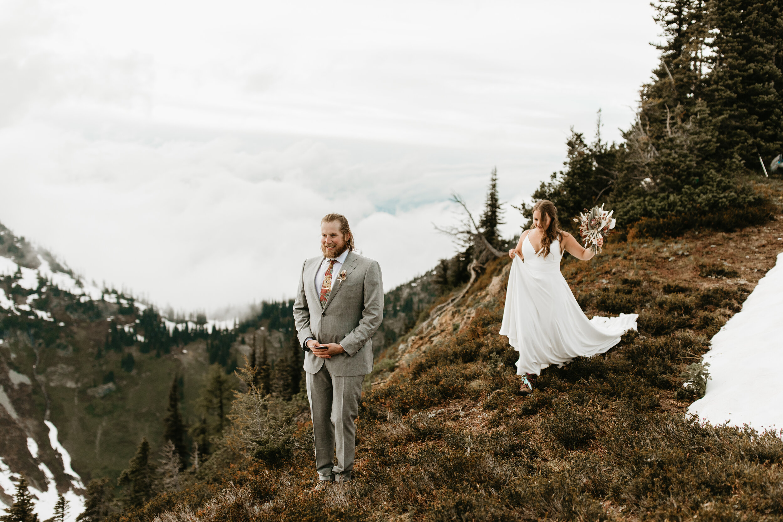 Nicole-Daacke-Photography-wedding-first-look-pacific-northwest.jpg