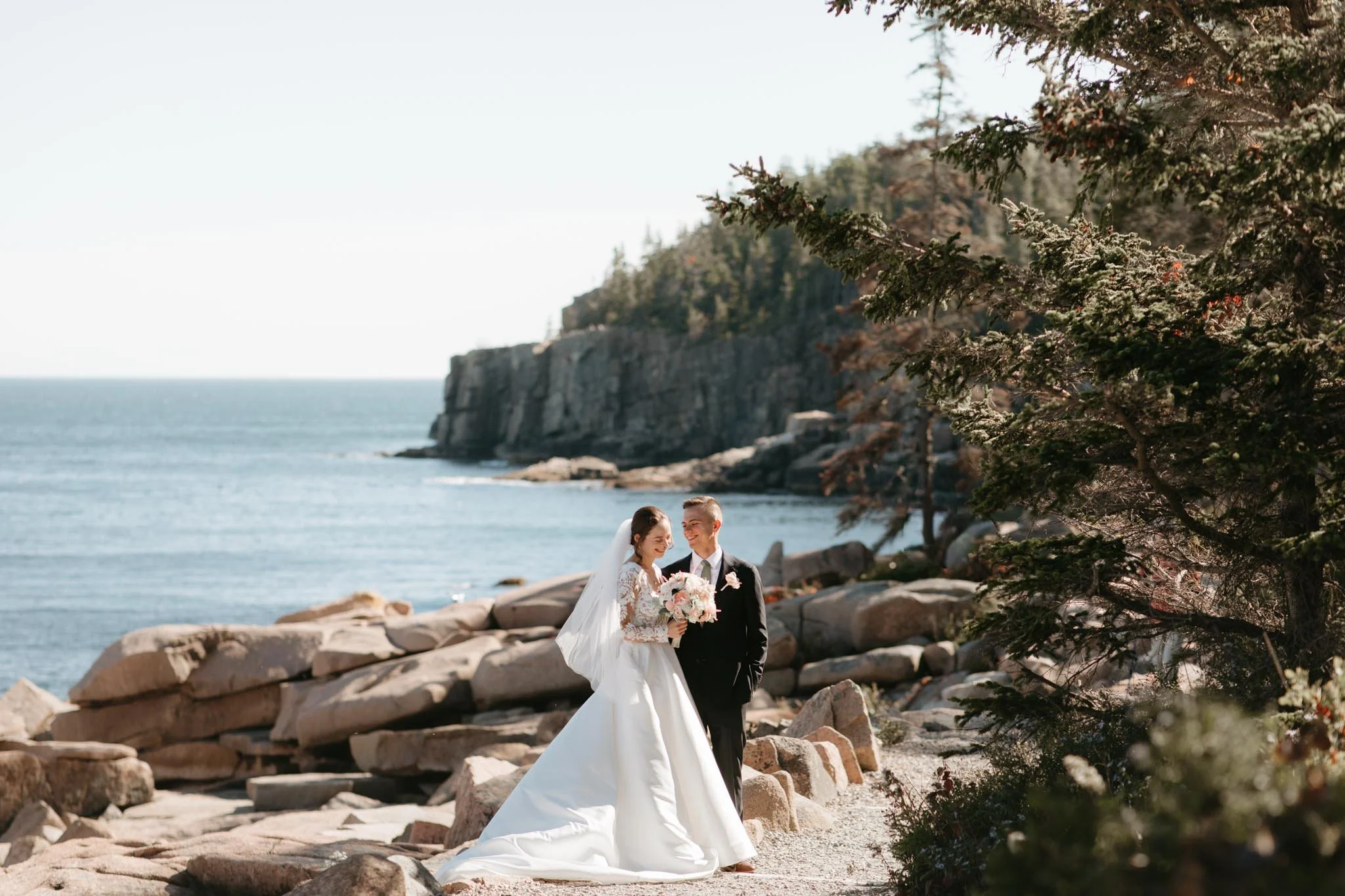 wedding-at-little-hunters-beach-in-acadia-national-park-nicole-daacke-photography-119.jpg