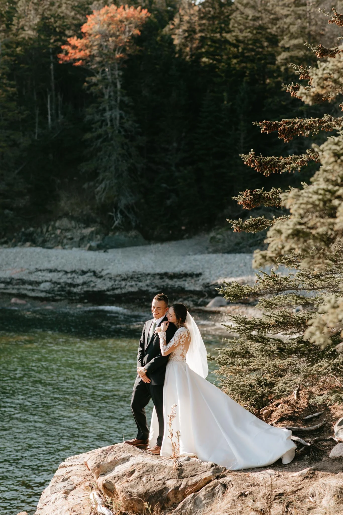 wedding-at-little-hunters-beach-in-acadia-national-park-nicole-daacke-photography-150.jpg
