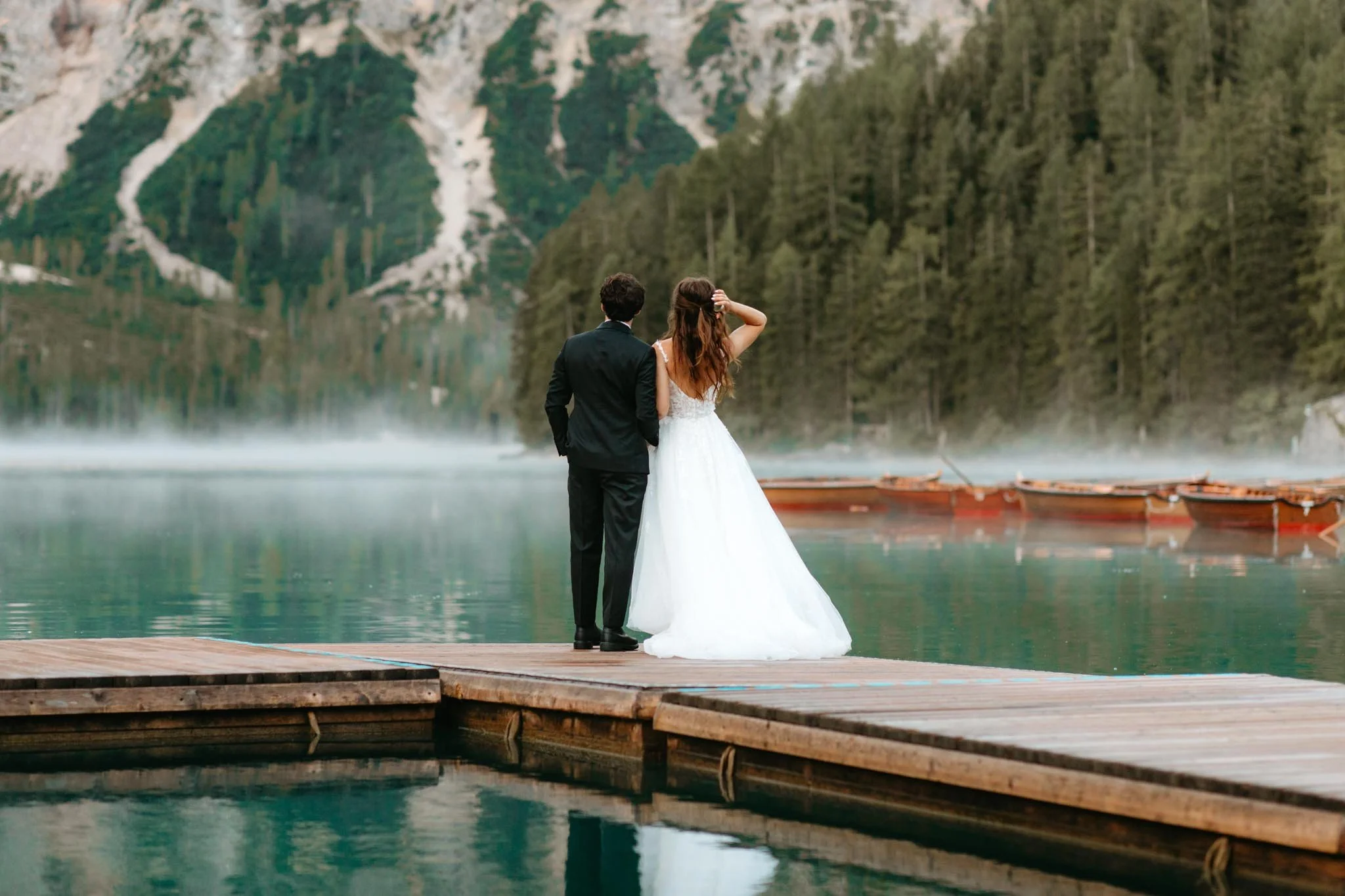 elopement-at-lago-di-braies-boathouse-in-the-dolomites-nicole-daacke-photography-144.jpg