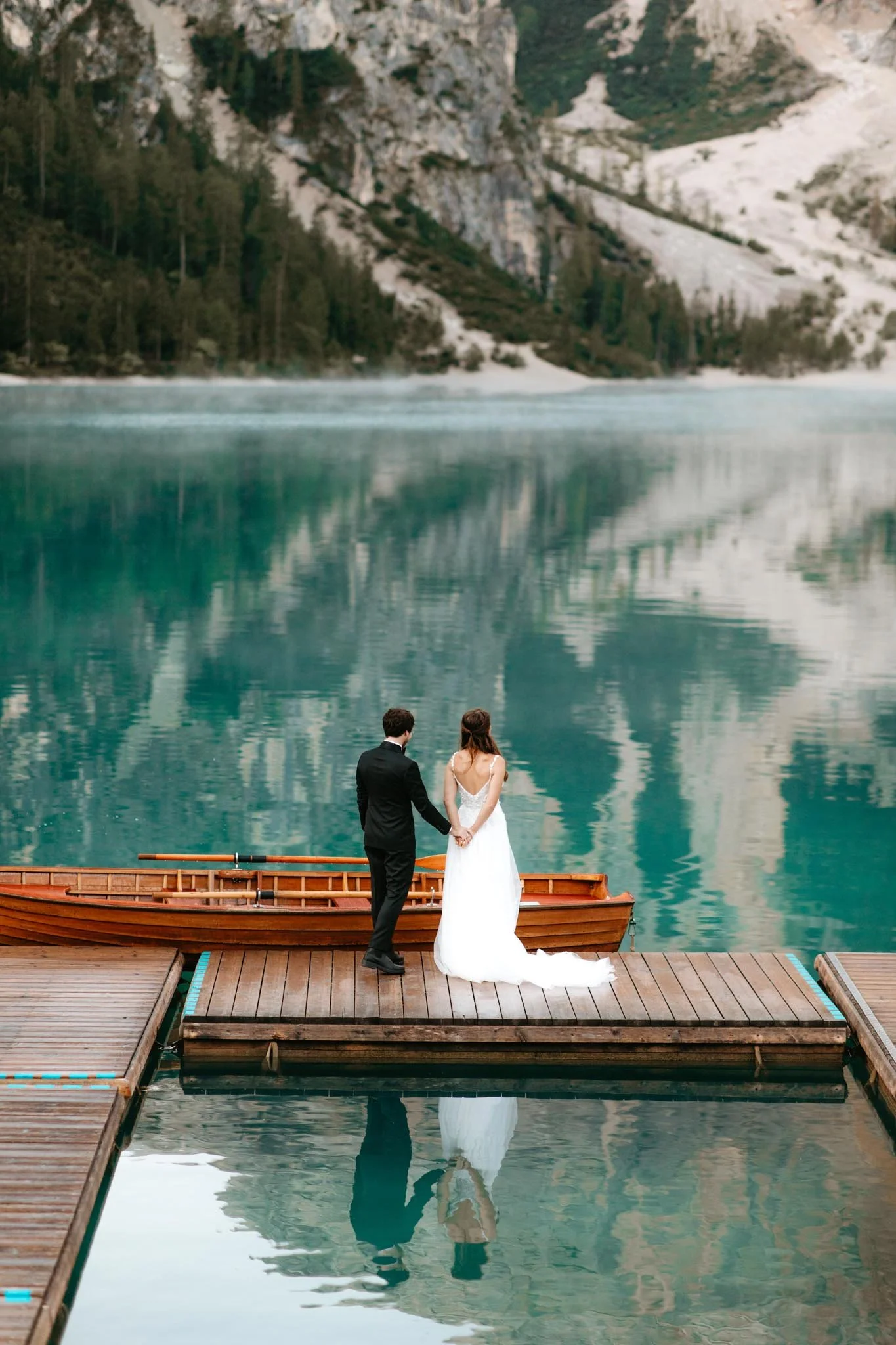 elopement-at-lago-di-braies-boathouse-in-the-dolomites-nicole-daacke-photography-126.jpg