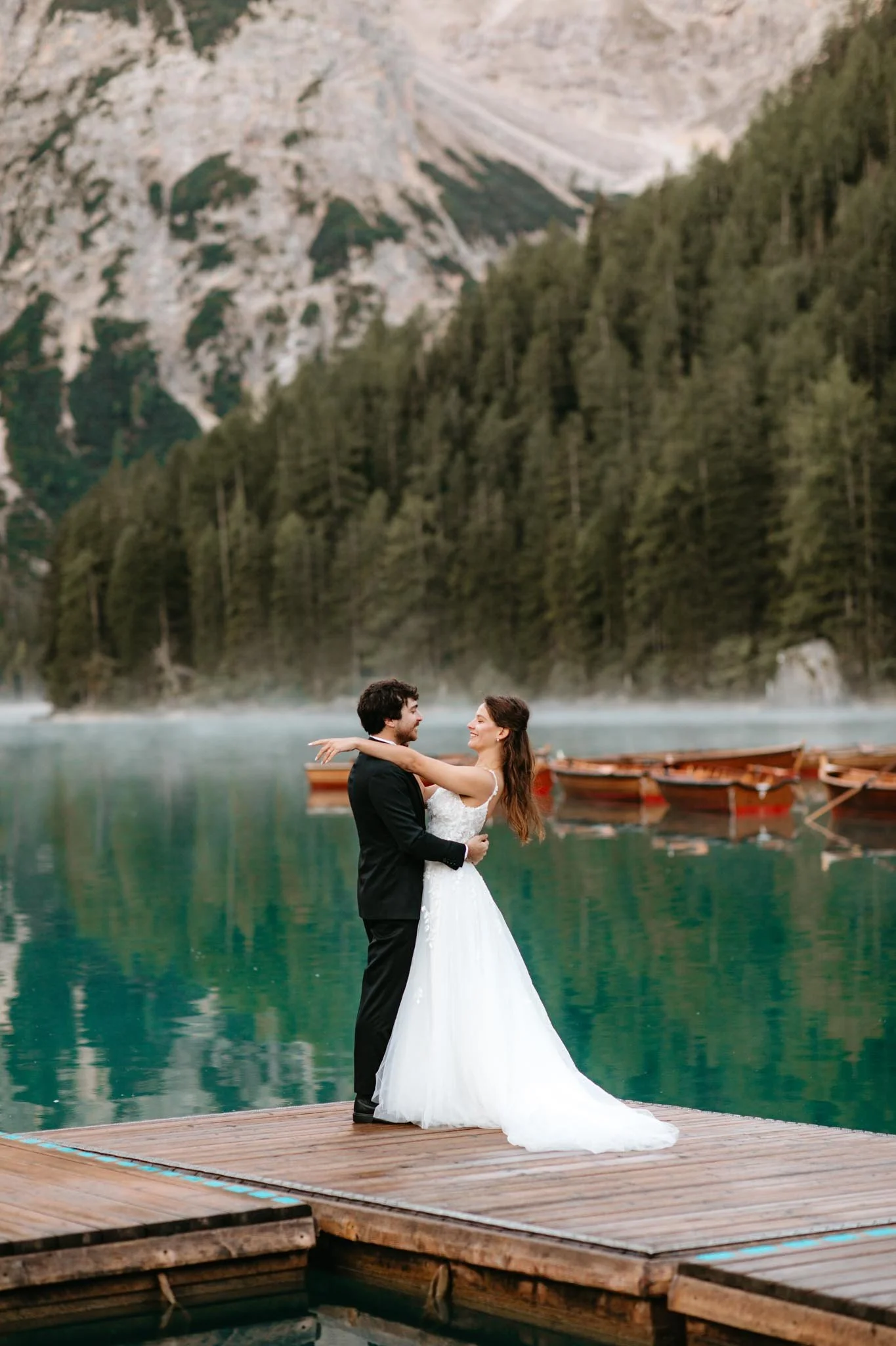 elopement-at-lago-di-braies-boathouse-in-the-dolomites-nicole-daacke-photography-151.jpg