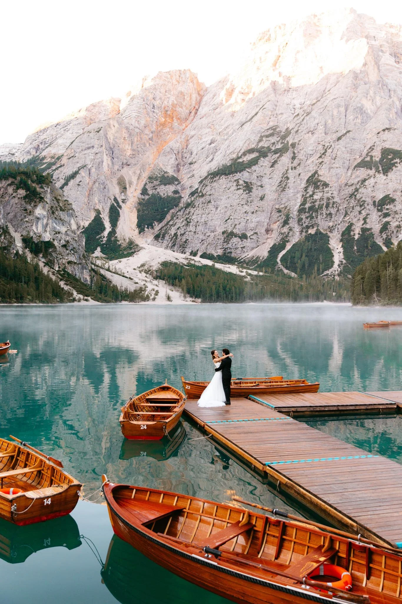 elopement-at-lago-di-braies-boathouse-in-the-dolomites-nicole-daacke-photography-196.jpg
