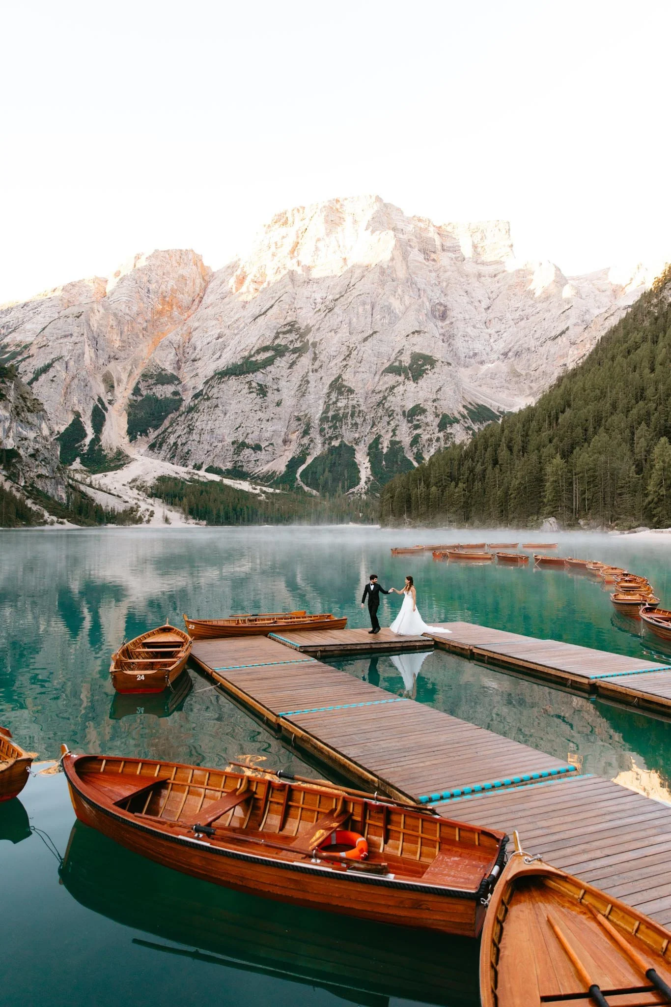 elopement-at-lago-di-braies-boathouse-in-the-dolomites-nicole-daacke-photography-194.jpg