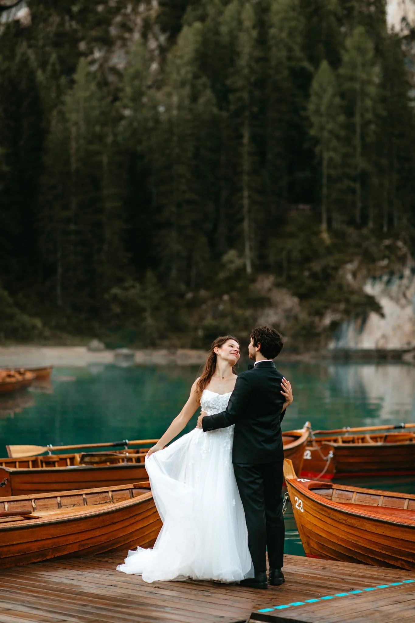 elopement-at-lago-di-braies-boathouse-in-the-dolomites-nicole-daacke-photography-213.jpg