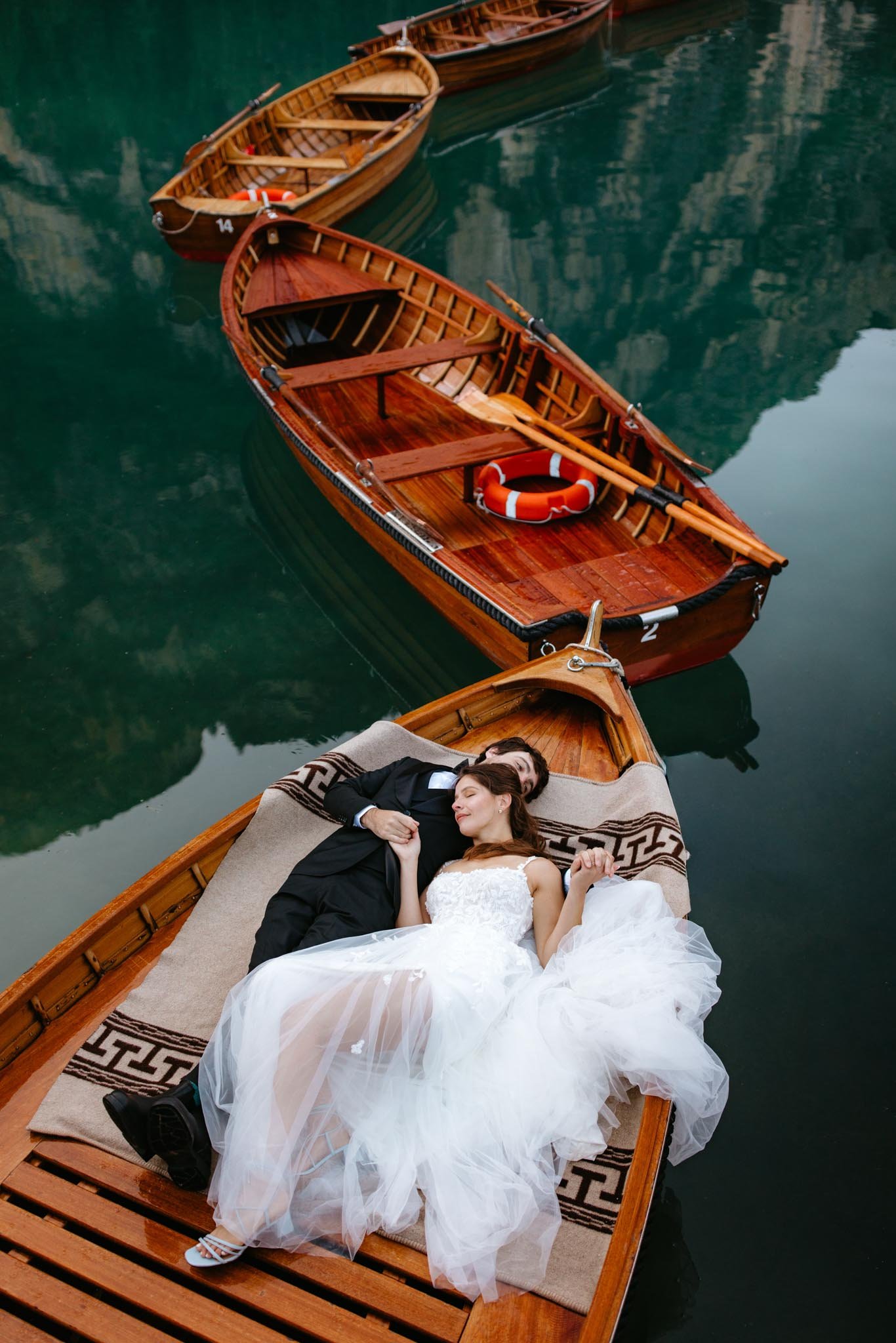 elopement-at-lago-di-braies-boathouse-in-the-dolomites-nicole-daacke-photography-333.jpg