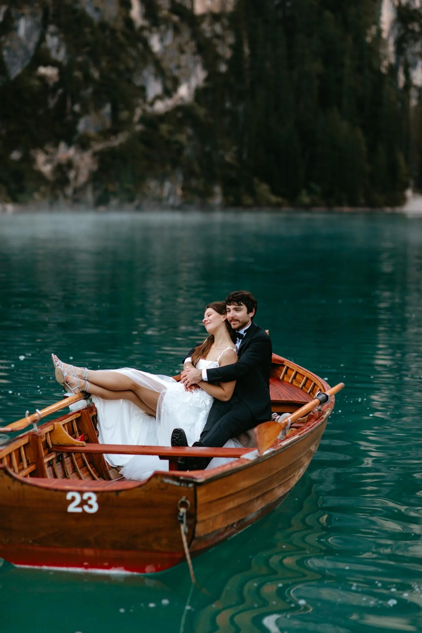 elopement-at-lago-di-braies-boathouse-in-the-dolomites-nicole-daacke-photography-373.jpg