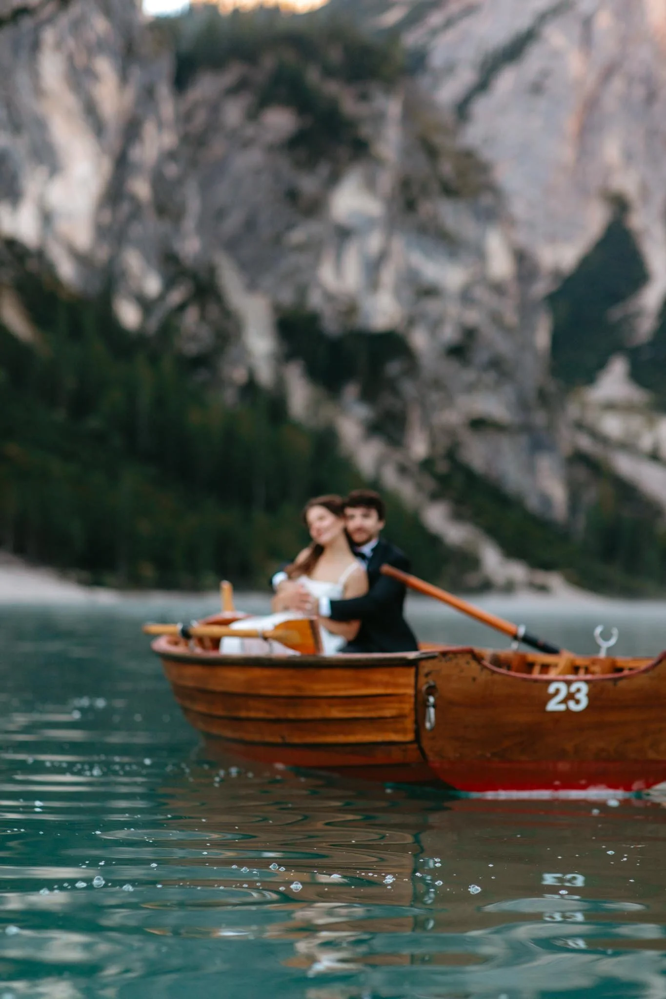 elopement-at-lago-di-braies-boathouse-in-the-dolomites-nicole-daacke-photography-369.jpg