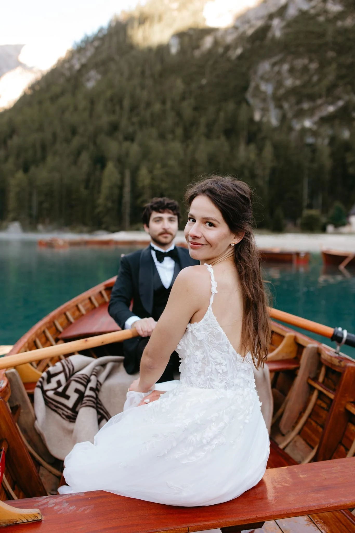 elopement-at-lago-di-braies-boathouse-in-the-dolomites-nicole-daacke-photography-390.jpg